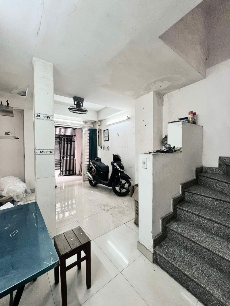 Lê Văn Sỹ - P11 - NHÀ 4 LẦU - HẺM 3 GÁC TUNG TĂNG - 40M2 - 5PN Giá 5 tỷ 650 ( TL)