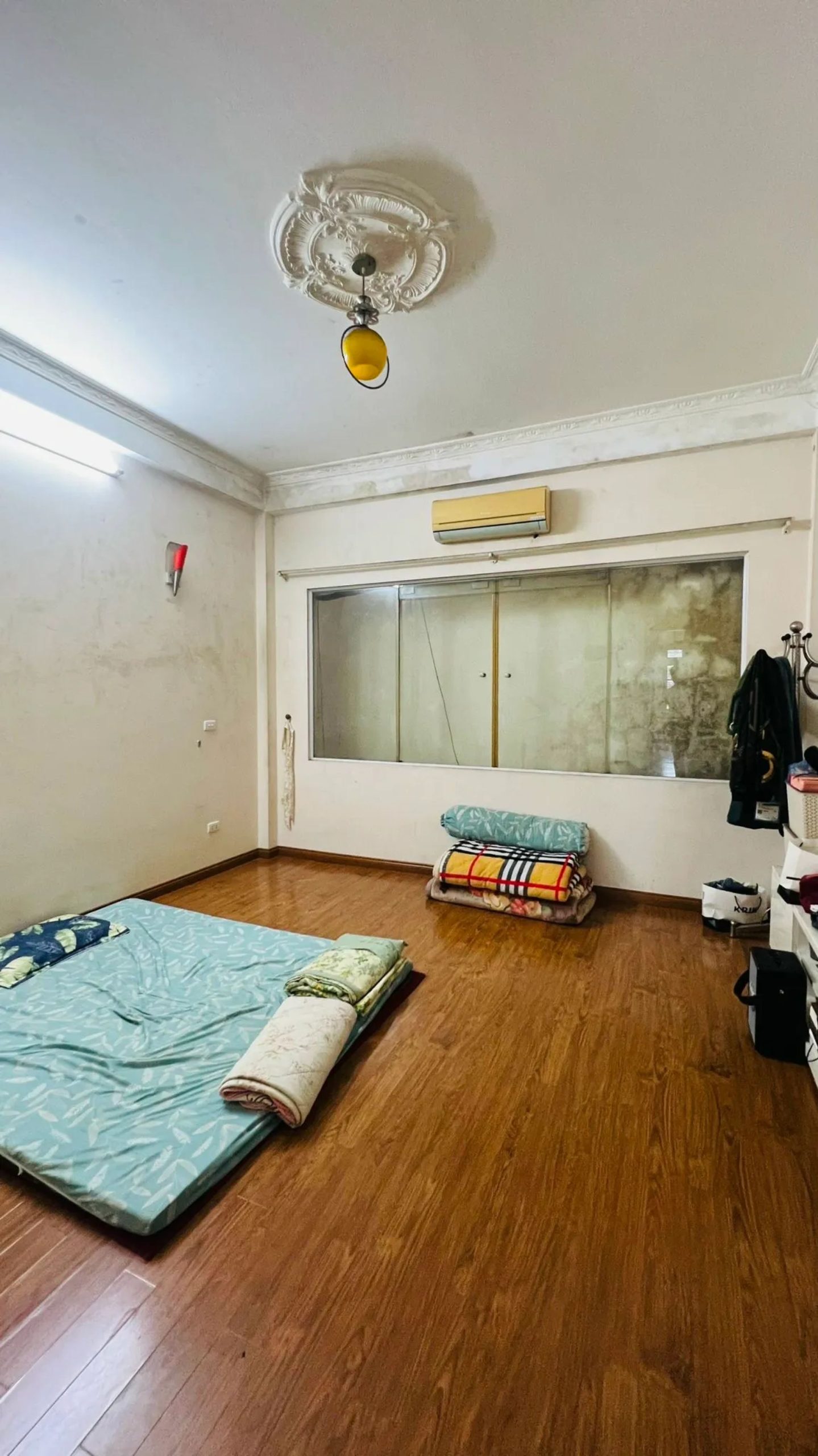 Bán Nhà Nguyễn Ngọc Vũ. Cầu Giấy. Ô Tô. DT 64m2. MT 4,3m. 5 Tầng. Giá 17,98 Tỷ.