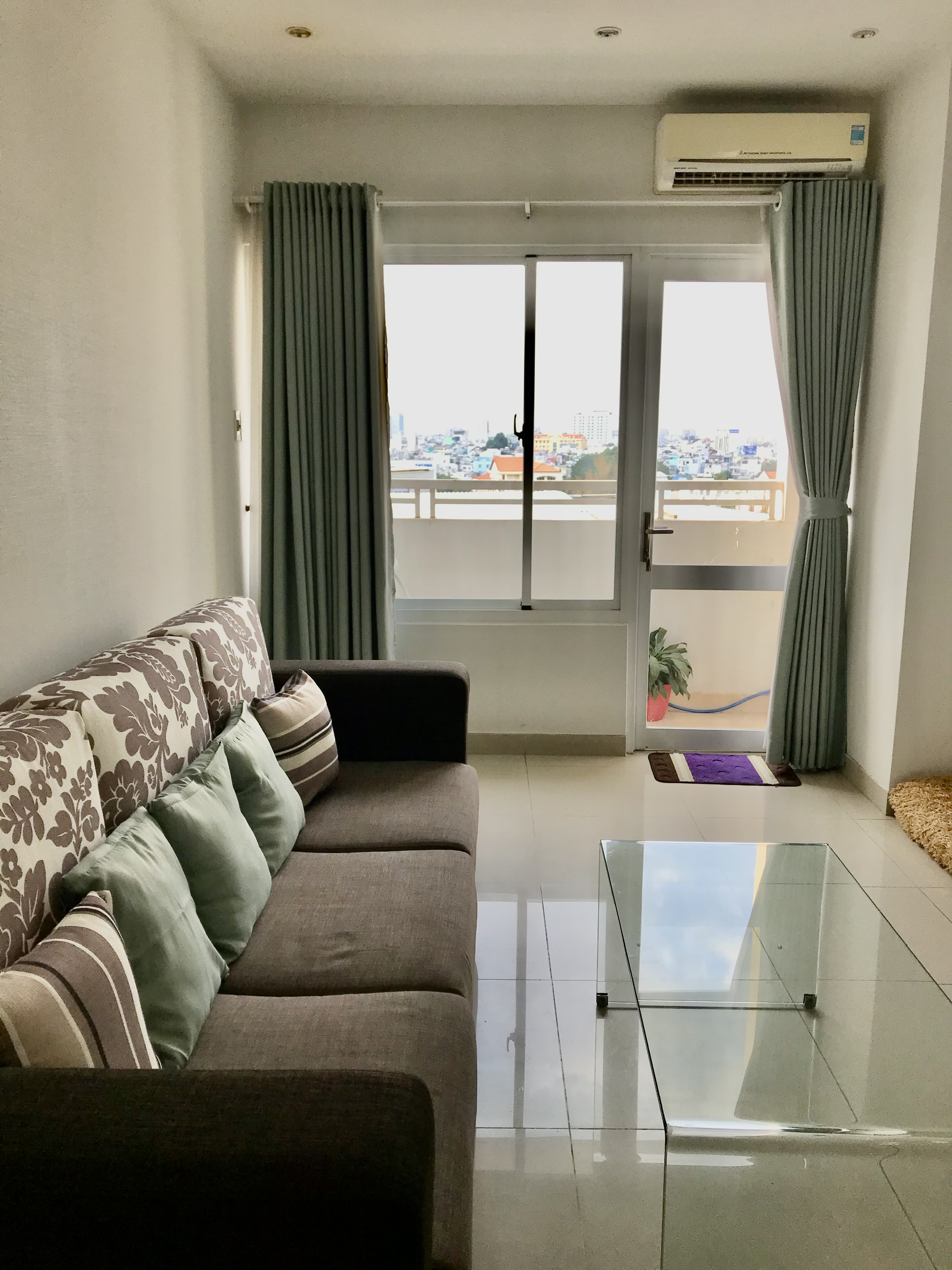 HIẾM - Căn hộ chung cư SGC Mặt tiền Nguyễn Cửu Vân P17 Bình Thạnh 54m2 1PN, 3.1 tỷ thương lượng