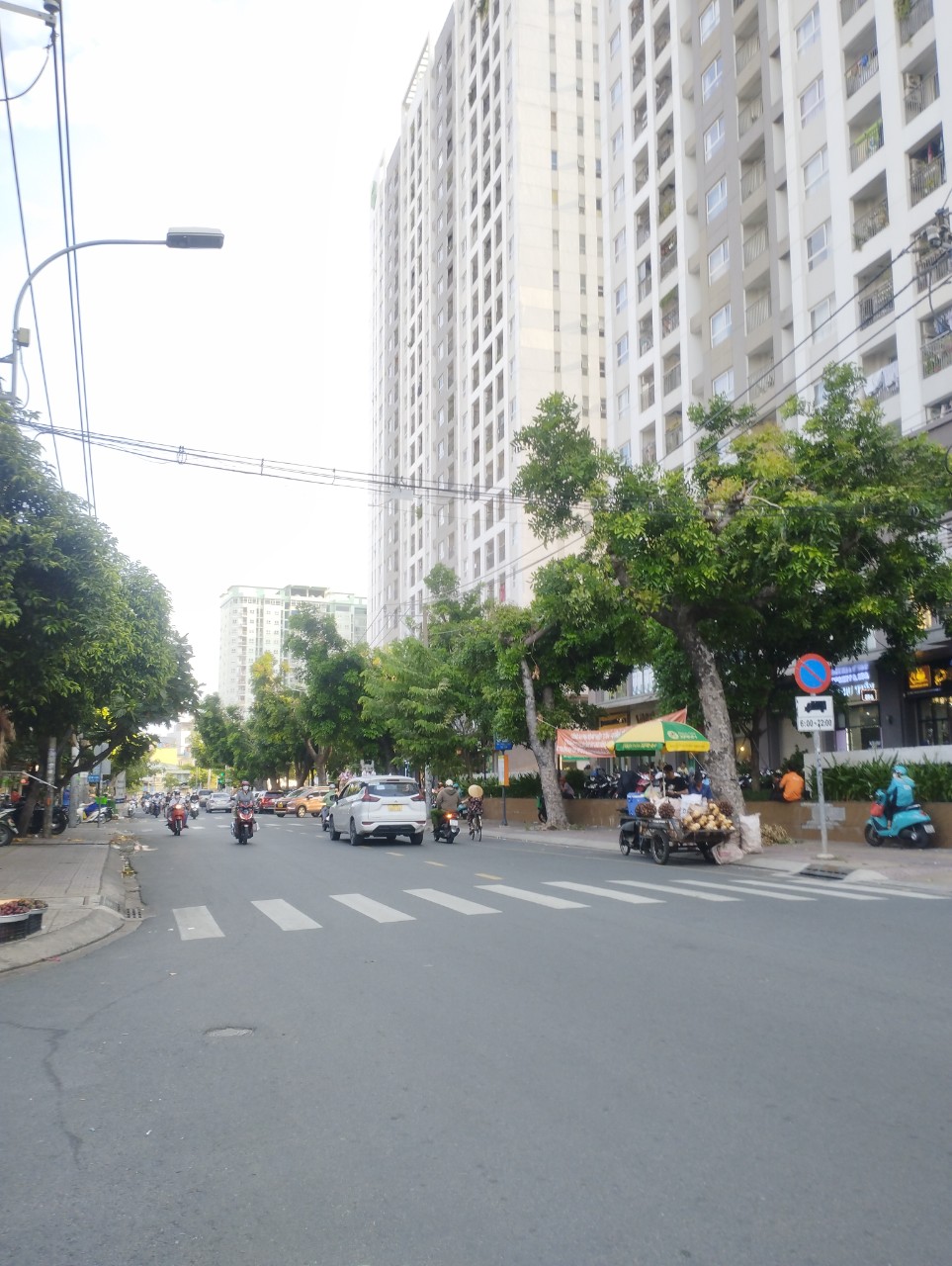 Ngộp Khu Tô Hiệu - Hòa Bình 4x15m2 - HXH - 4 tầng Mới ở liền