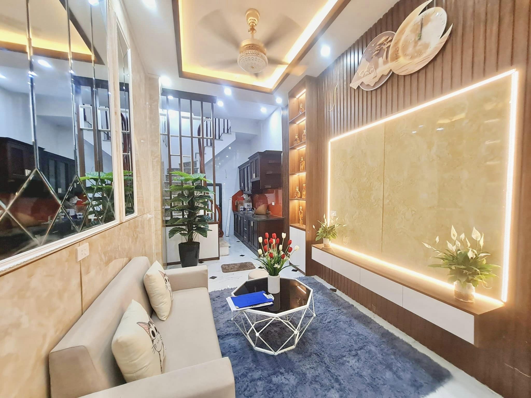 Cần Bán Căn V1 Tập Thể Yên Lãng (111Yên Lãng) 110M T2+3 Giá 3.95 tỷ Đống Đa