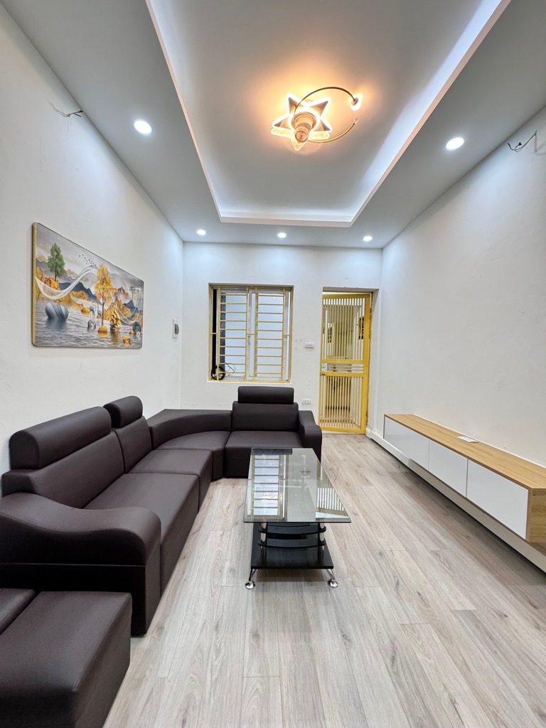 HOÀNG ĐẠO THÀNH-TẬP THỂ 3 TẦNG-75m2-3 NGỦ-NỘI THẤT ĐẸP-Ô TÔ ĐỖ GIÁ 2,4 TỶ