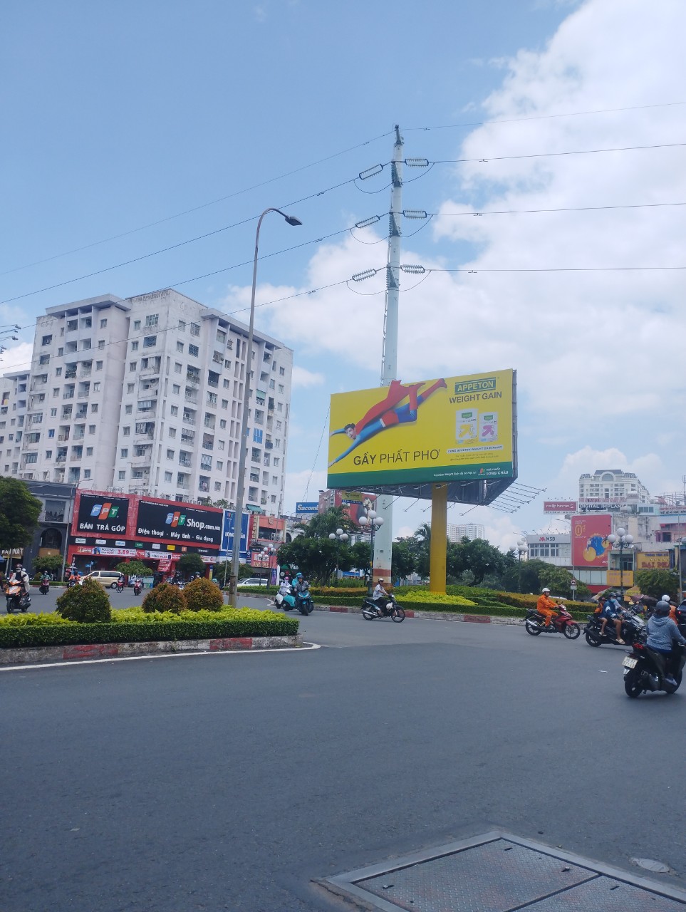 NGộp Bán Nhà Lê Đại Hành - Quận 11 - 5 tầng Mới - HXH Sát MT - 45m2