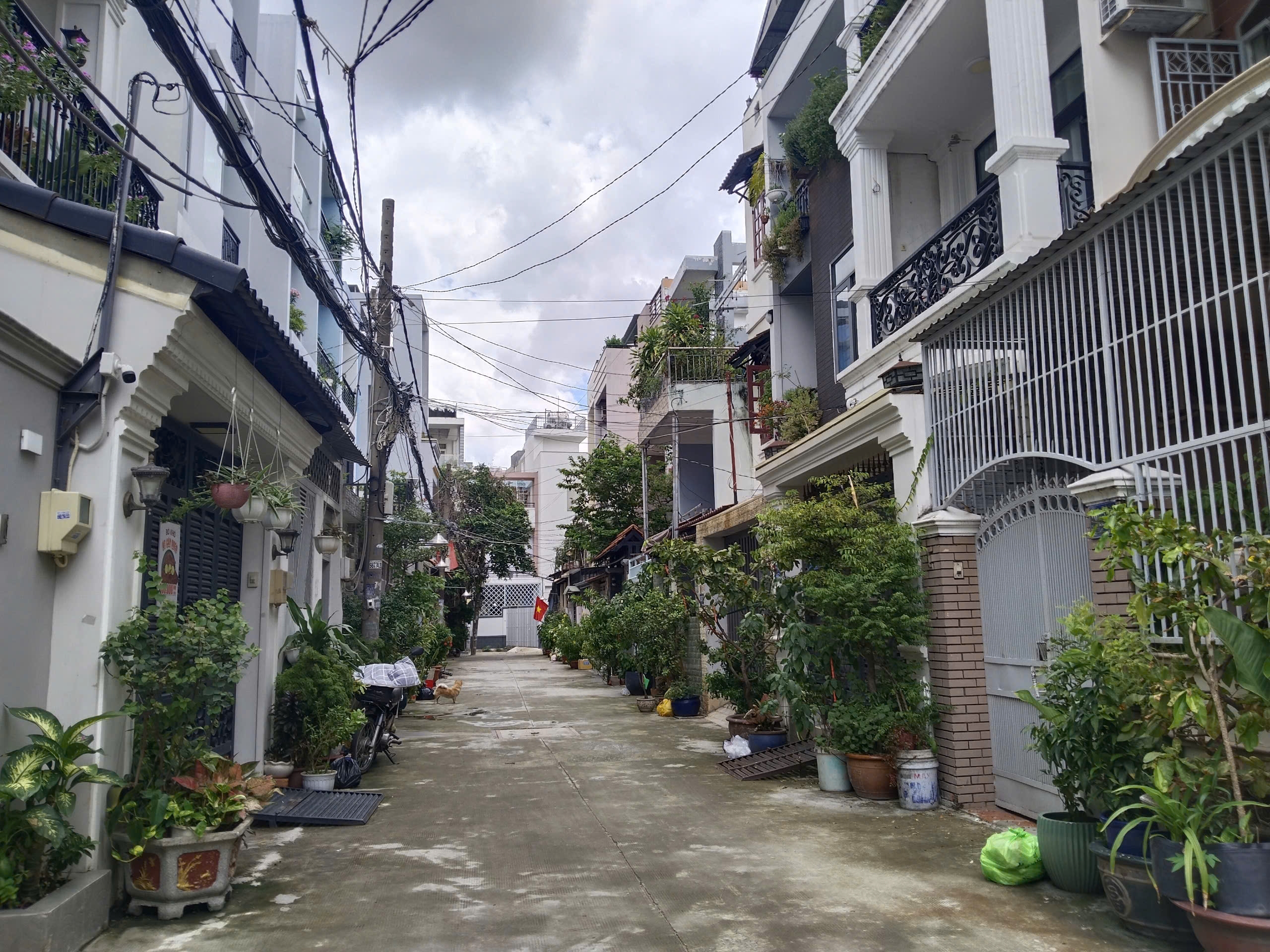 NHÀ 4 TẦNG HXH BÌNH THẠNH [64M2 ]NGANG 4M - AN NINH DÂN TRÍ CAO HẺM THÔNG (TRẦN BÌNH TRỌNG, HOÀNG HOA THÁM) VÀI BƯỚC CHÂN RA CHỢ CÂY QUÉO - CHỈ 8 TỶ NHĨNH