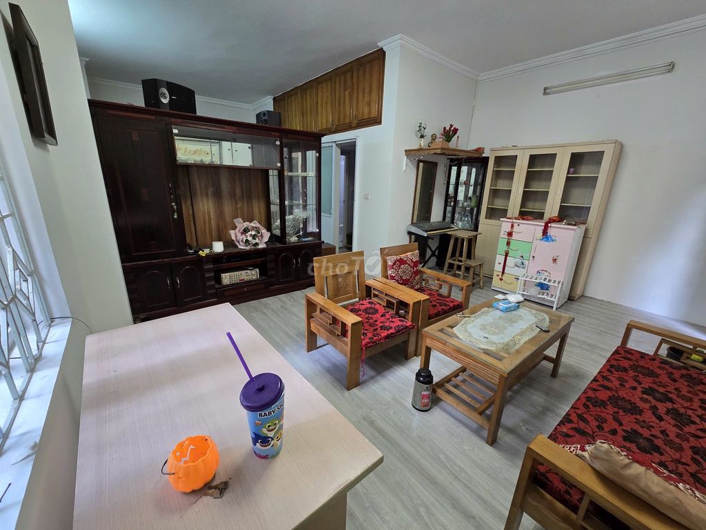 Chính chủ cho thuê căn hộ tập thể 40m2 đường Láng