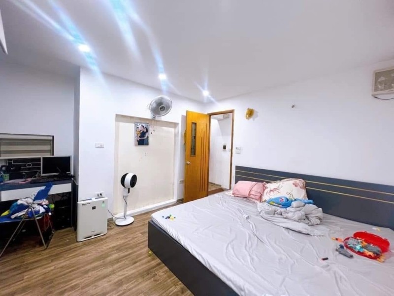 HIẾM! Tập Thể Phạm Ngọc Thạch, 2 Sổ, 80m2 Giá 3 Tỷ - Đống Đa