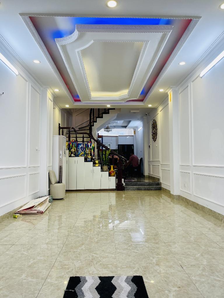 Bán căn nhà Định Công Thượng dt 40m2 x 4T, mới mẻ, đẹp, sống trực tiếp, giá 5,35 tỷ