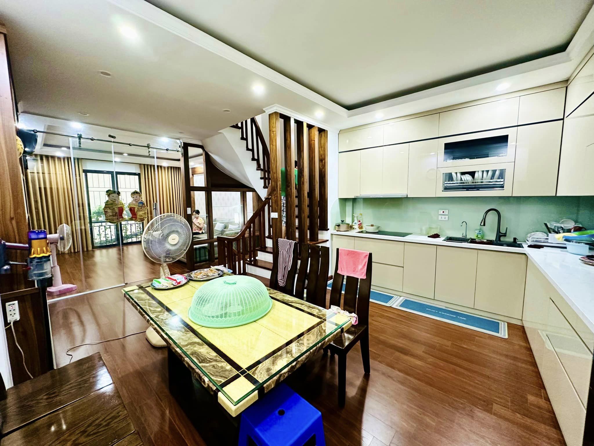 BÁN NHÀ Ở LUÔN FULL NỘI THẤT TRUNG TÂM BA ĐÌNH, 30M RA PHỐ, Ô TÔ VÀO NHÀ, NGÕ THÔNG CÁC NGẢ