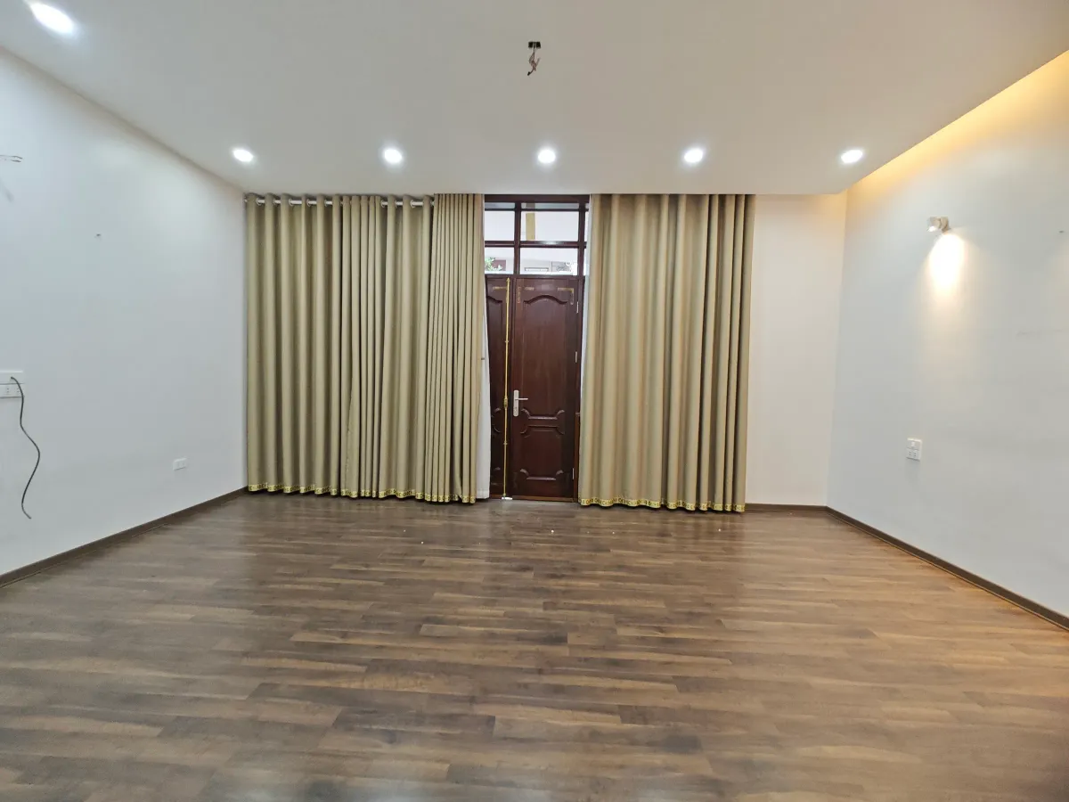 Bán Nhà BT Khương Trung. Thanh Xuân. DT 108m2. MT 5,6m. 4 Tầng. Giá 14,48 Tỷ.