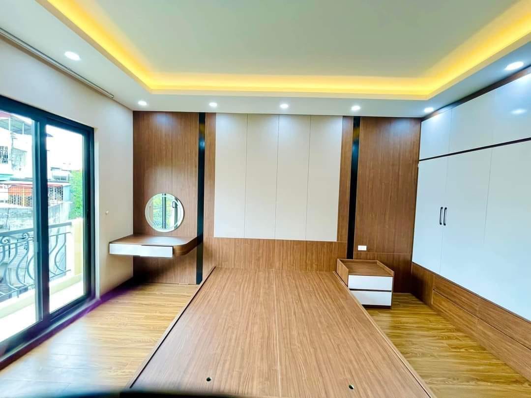 Nhà Giải Phóng 42m2x7 tầng, ô tô 7c đỗ, view sân chơi, thang máy. Nhô 13 tỷ.
