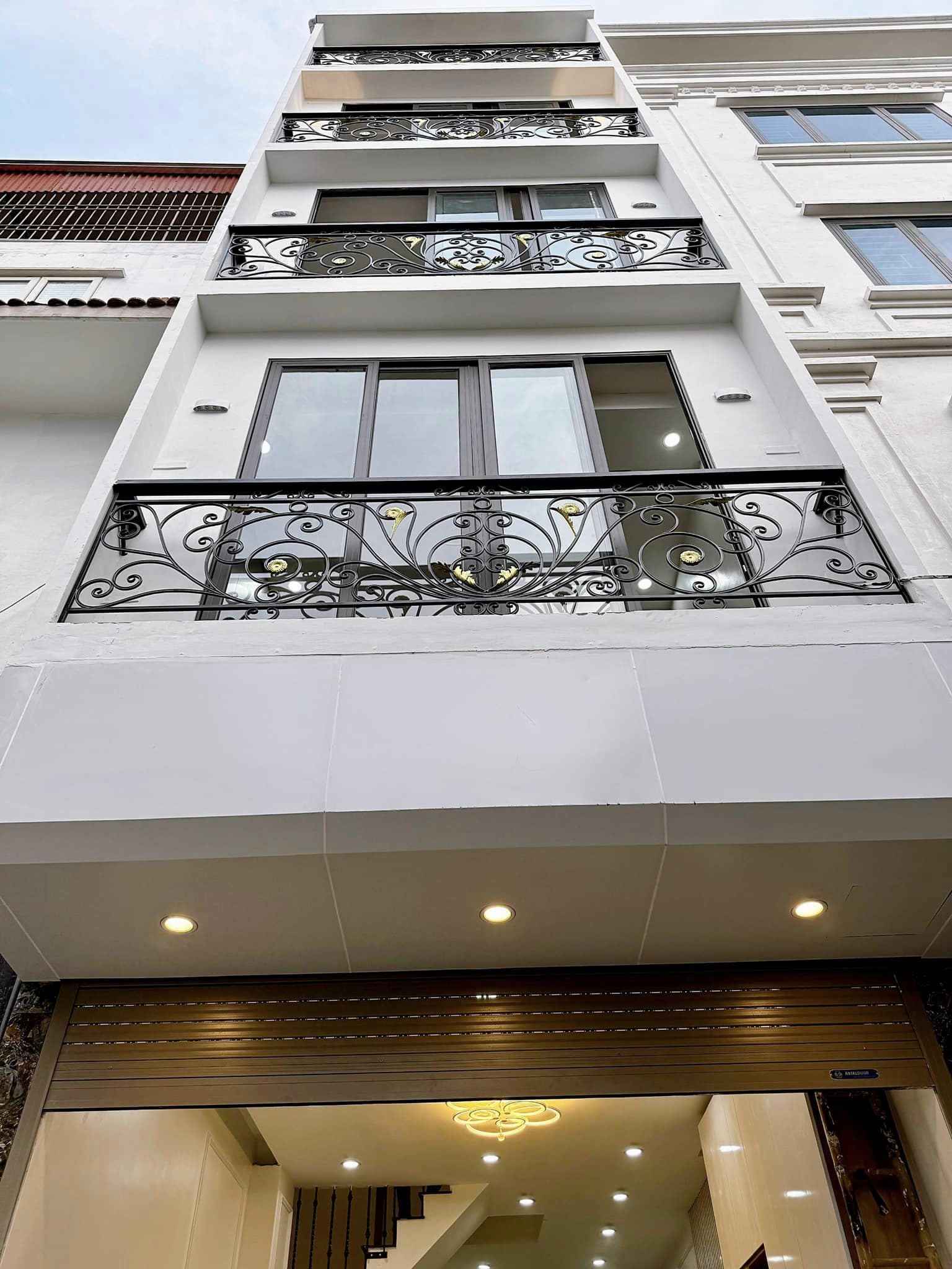 Bán nhà Tây Sơn, Đống Đa, nhà đẹp, ô tô đỗ cửa, kinh doanh, full nội thất, giá 7.7 tỷ