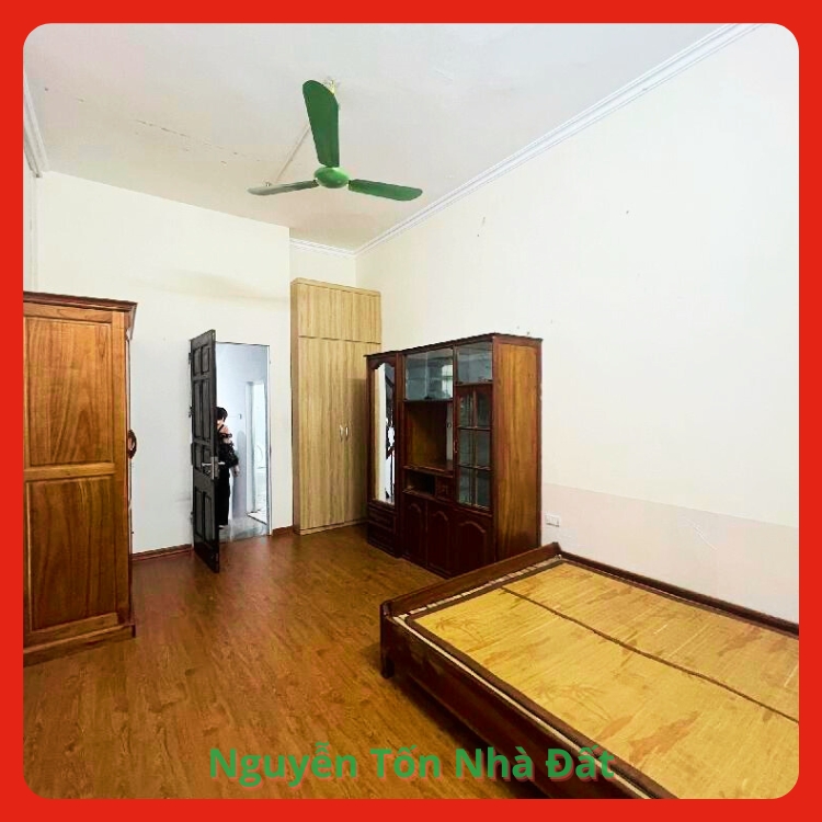 Nhà Hoa Hậu Ngõ 477 Đường NGUYỄN TRÃI - DT 40m2 x 4T x MT3.9 x 6,5 Tỷ LH82.996.8289