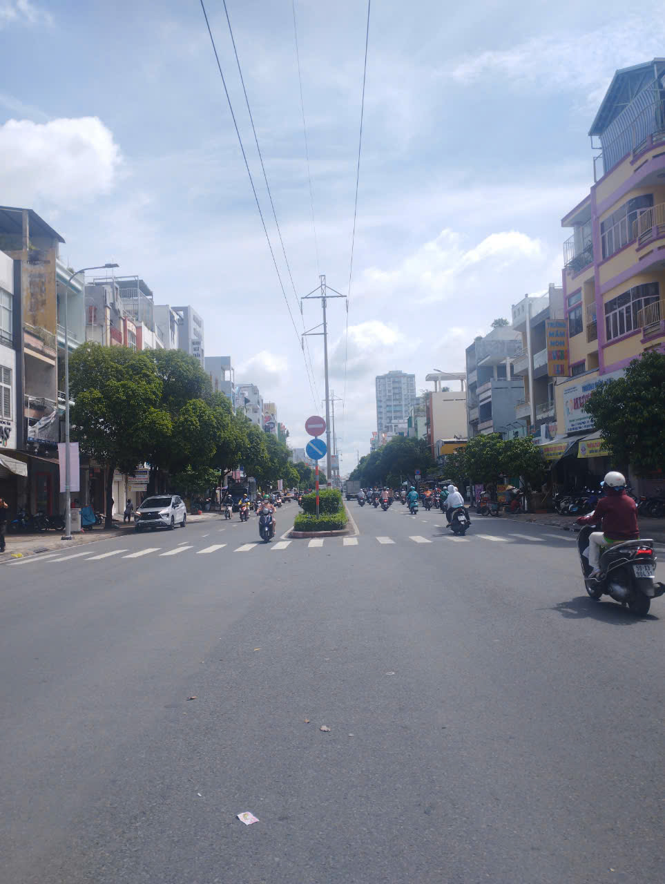 Ngộp Lạc Long Quân - Cư Xá Phú Bình - 4x14m - HXH thông - 3 tầng