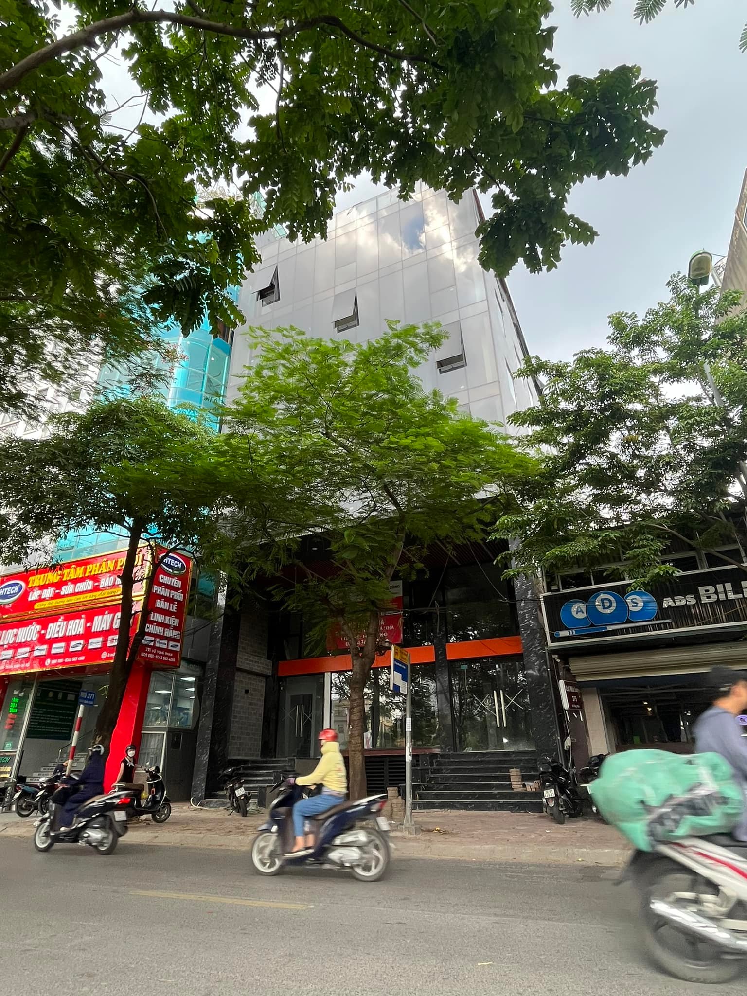 Tòa Văn Phòng Cao Cấp 10 Tầng Hoàn Công 3000M2 Sàn Ngã Tư Sở MT 11M 133 Tỷ