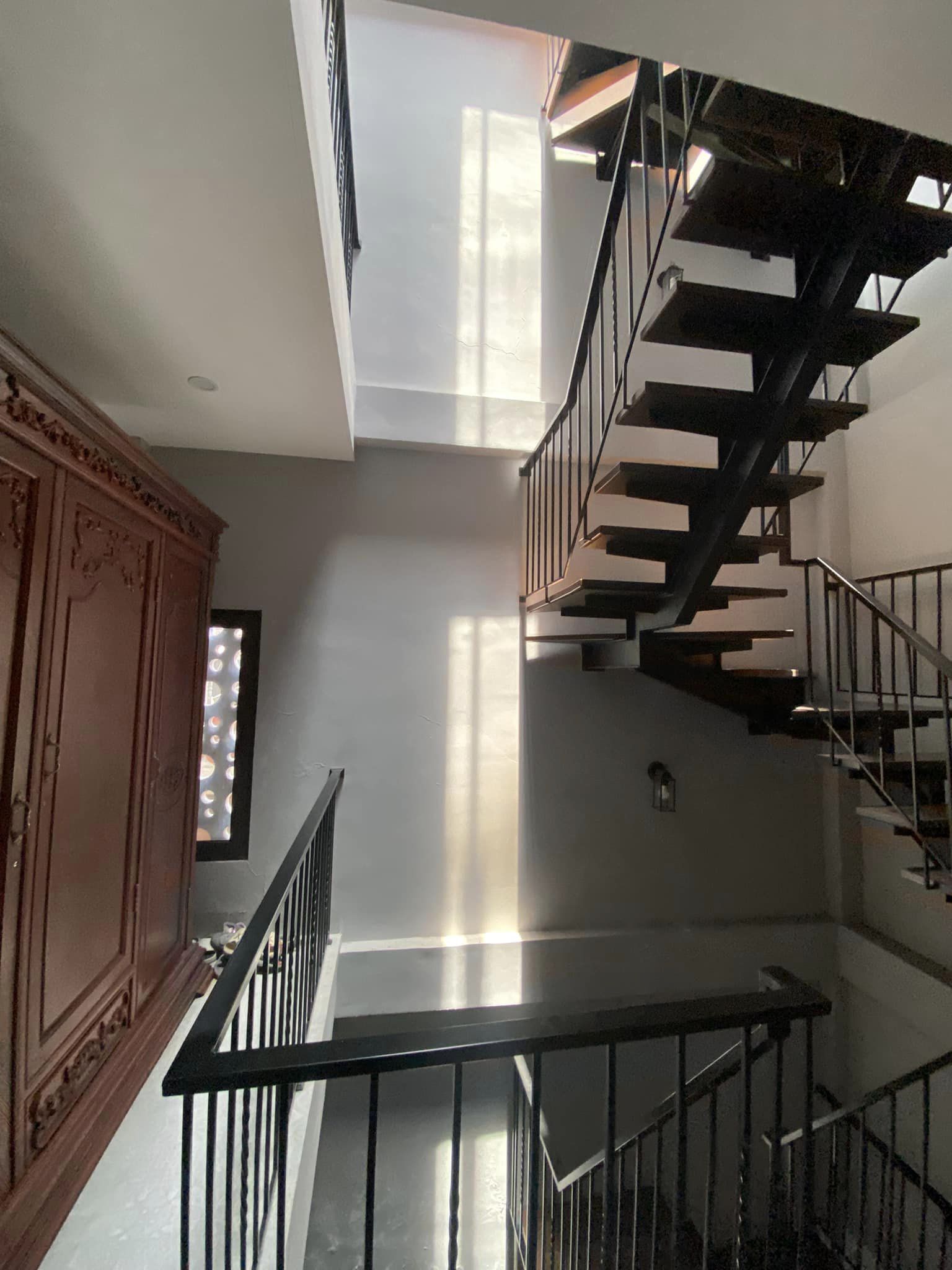 Bán nhà mặt phố Cổng Đục Hoàn Kiếm, diện tích 53m², mặt tiền gần 4m.