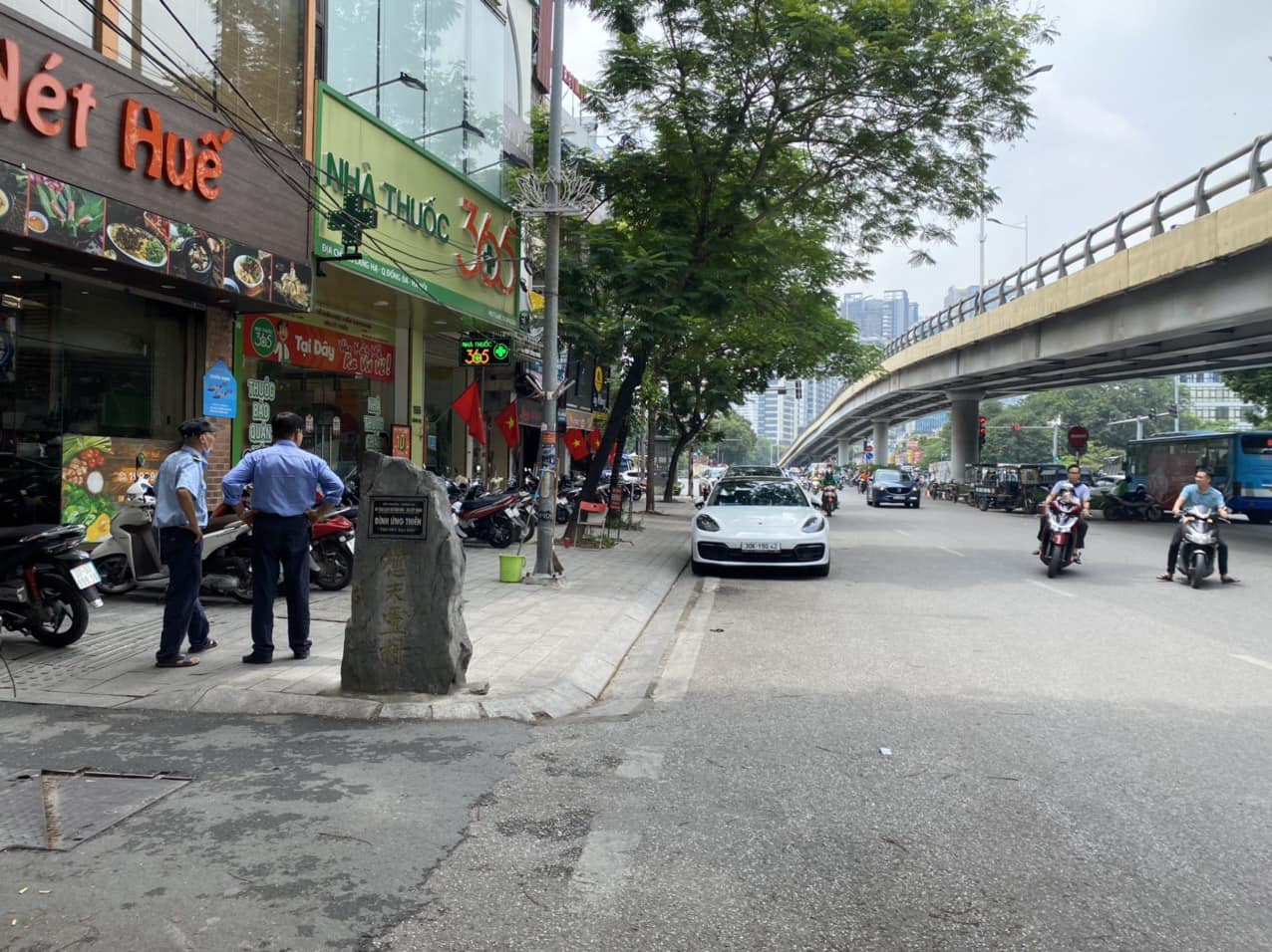 Bán gấp nhà mặt phố Phường Láng Hạ, Đống Đa vỉa hè kinh doanh, gần 60m x 5T, mt 4.5m, 16.8 tỷ