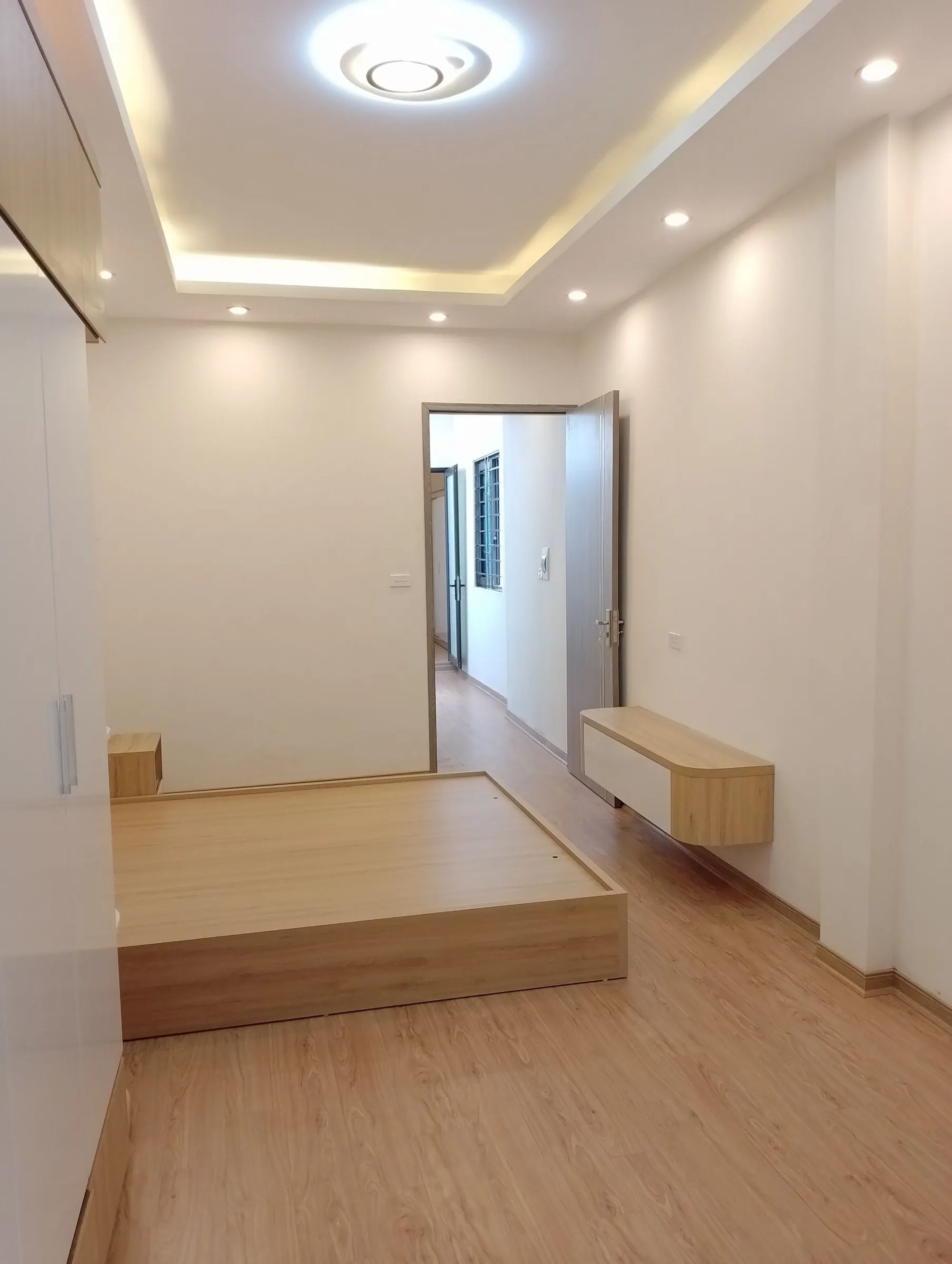 Bán Nhà Khâm Thiên. Đống Đa. Nhà Đẹp Ở Ngay. DT 46m2. MT 3,3m. 3 Tầng. Giá 6,3 Tỷ.