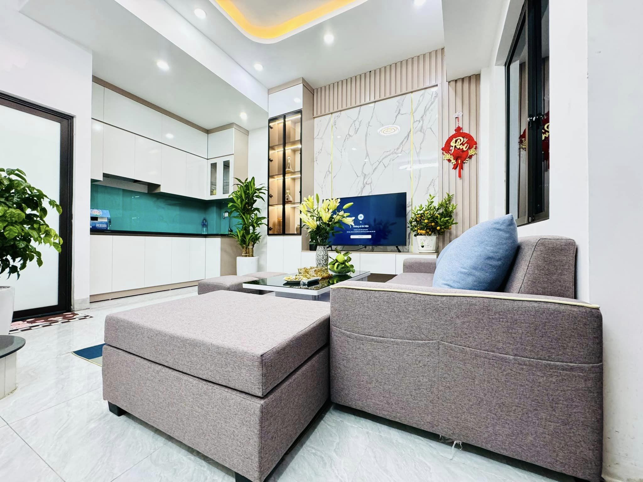 Ngõ 2.8m, Thông, Ô tô 30m, Vào ở ngay bán nhà Thịnh Hào-0946383428