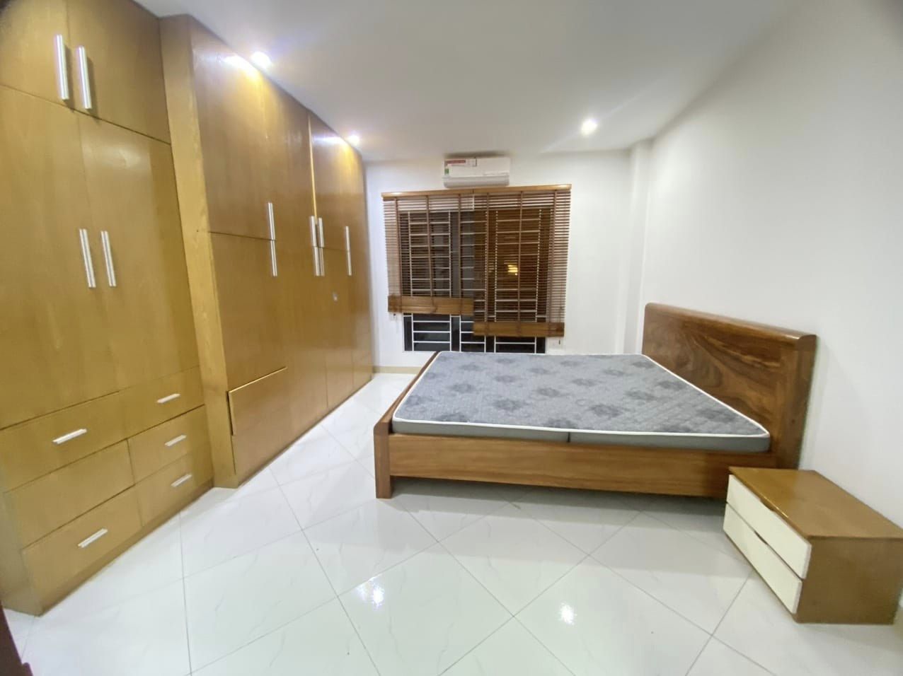 Ngõ thông, cách phố 20m, Xách đồ ở luôn, PHỐ Đoàn Thị Điểm-0989311985