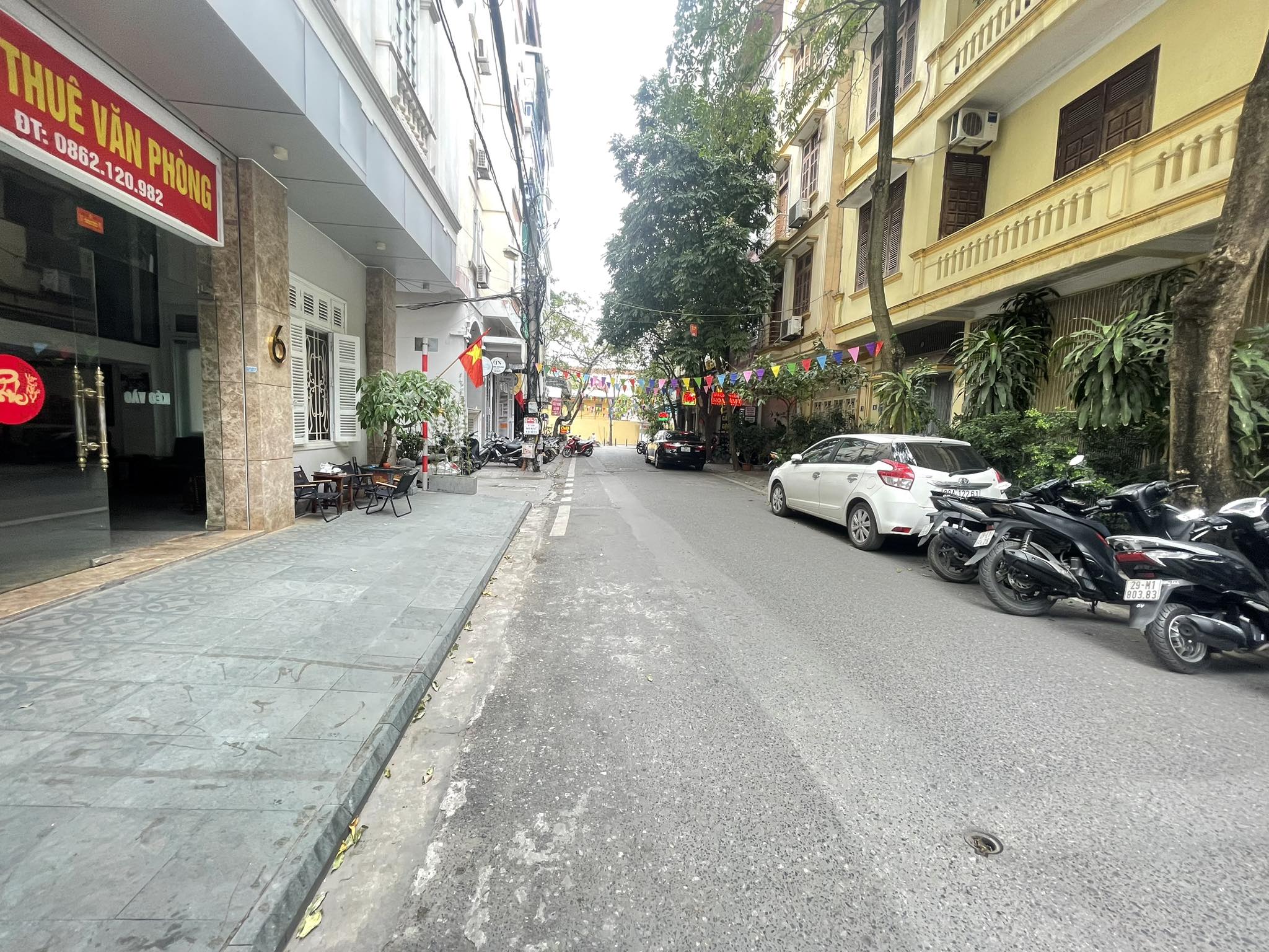 Bán gấp mặt đường kinh doanh Ngã Tư Sở, Đống Đa, đường Ôtô qua, vỉa hè kinh doanh tốt 17.5 tỷ