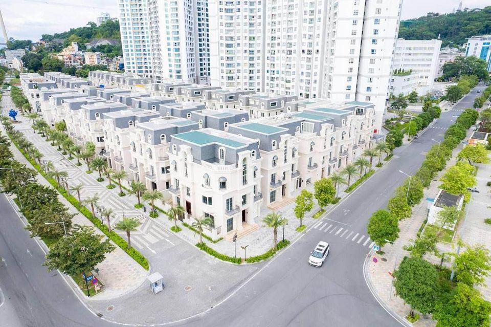 Bán Biệt thự view Biển mặt đường bao biển Bến Đoan, trung tâm Đất Vàng còn sót lại của Tp. Hạ Long.