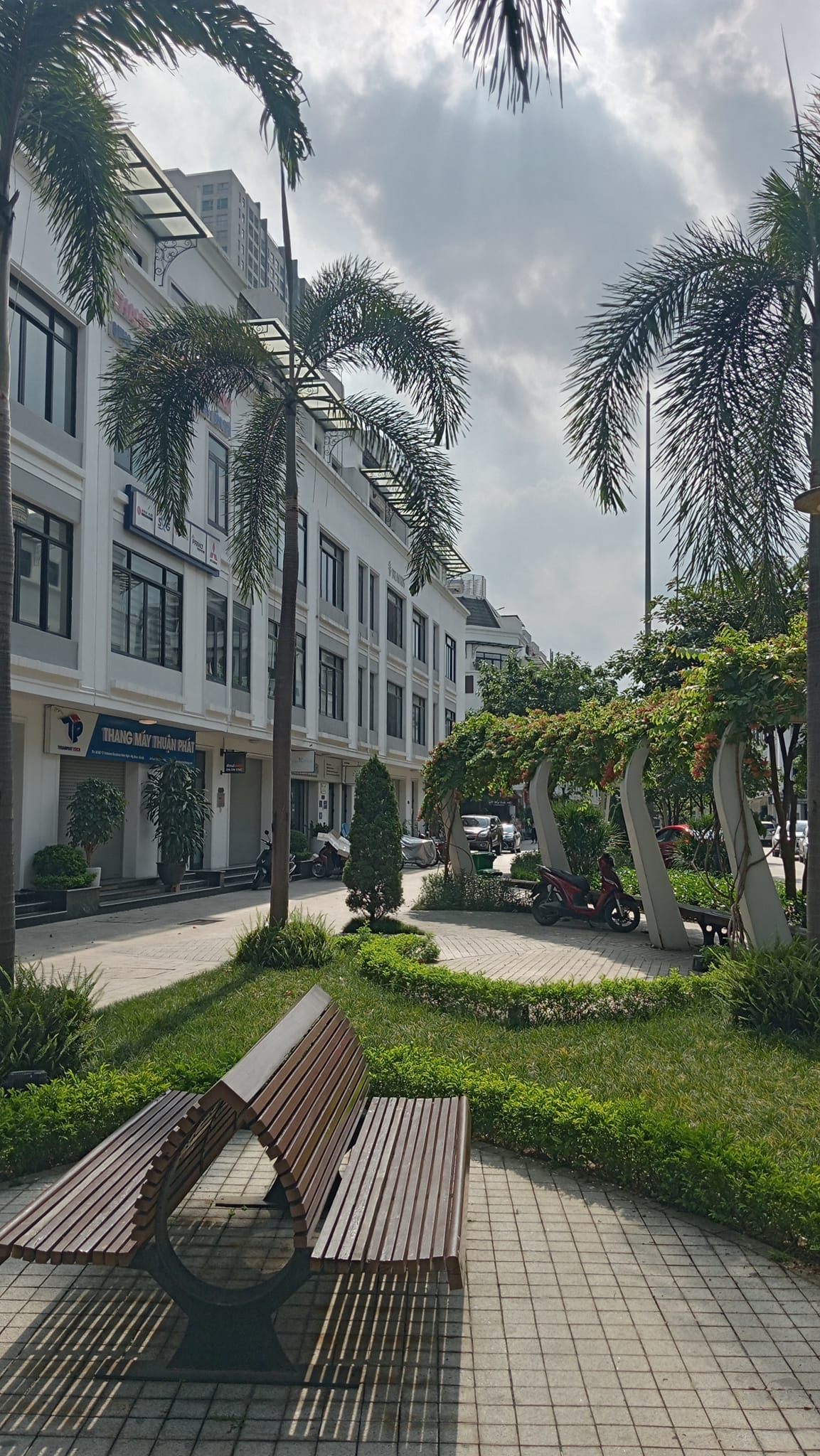 Bán nhà biệt thự, liền kề tại Vinhomes Gardenia - Nam Từ Liêm - Hà Nội Giá: 36.5 Tỷ DT 118m2 xây 5 tầng