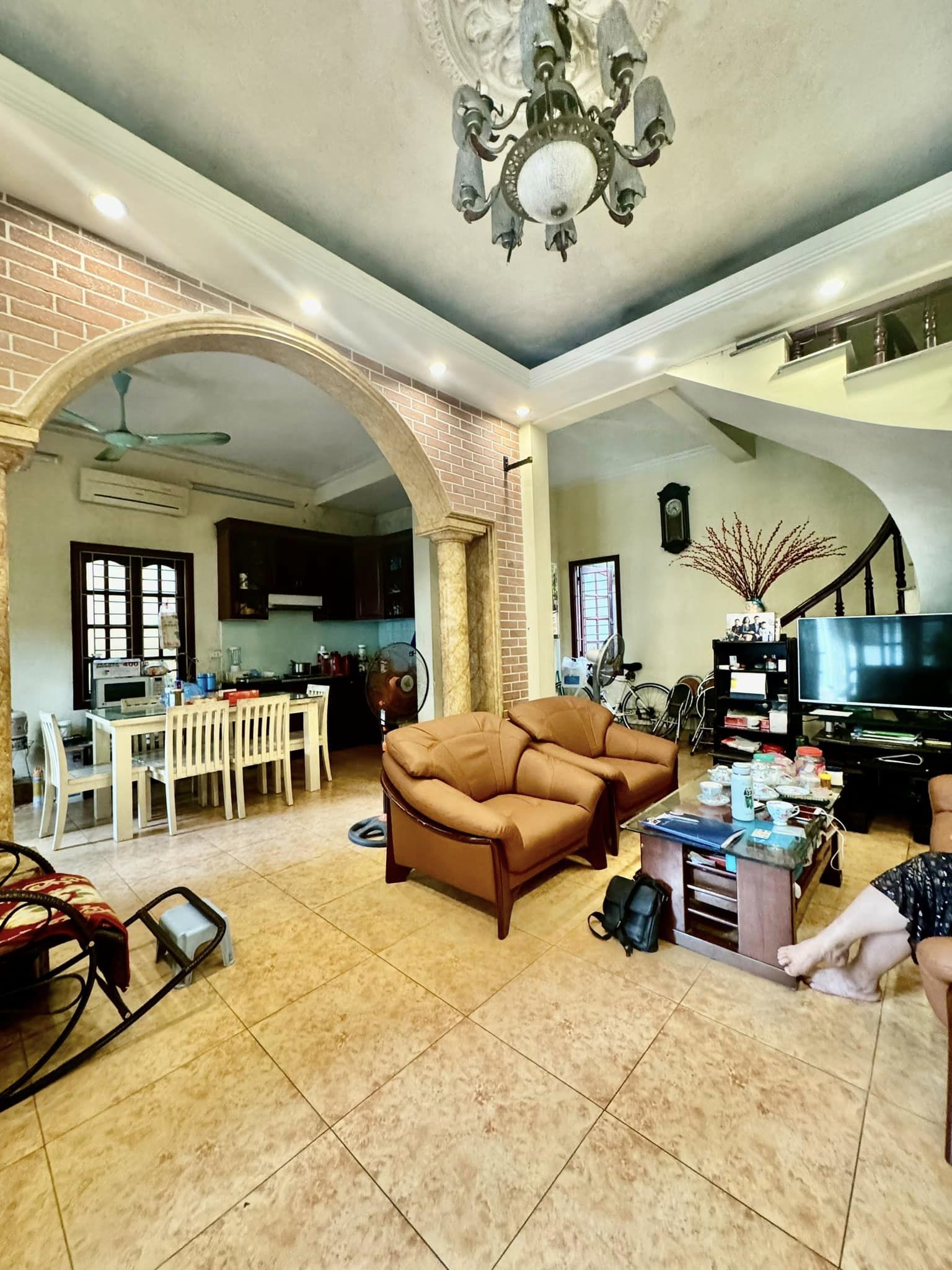 NHÀ DÂN XÂY-MẶT NGÕ THÔNG ÔTÔ TRÁNH-MẶT TIỀN RỘNG-KINH DOANH TỐT-88M 3T 12xTỶ