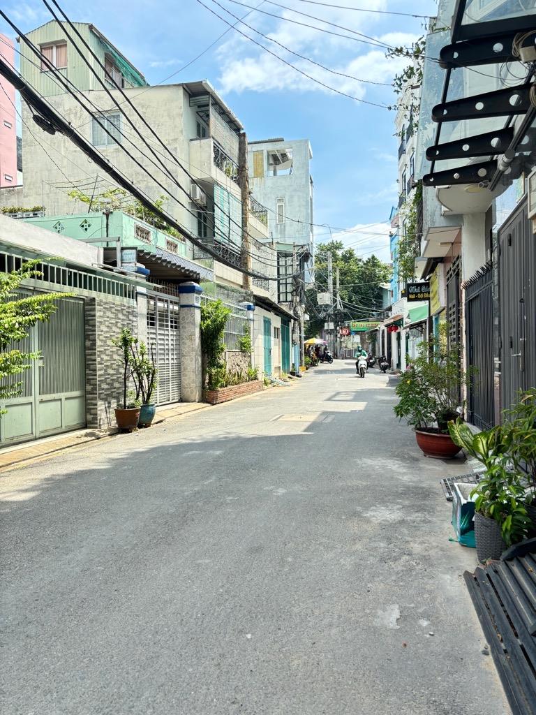 Chính Chủ Bán Đất DT 4.9x26m Phường Linh Chiểu, Thủ Đức, Giá Nhỉnh 5 Tỷ Mua Lời Ngay