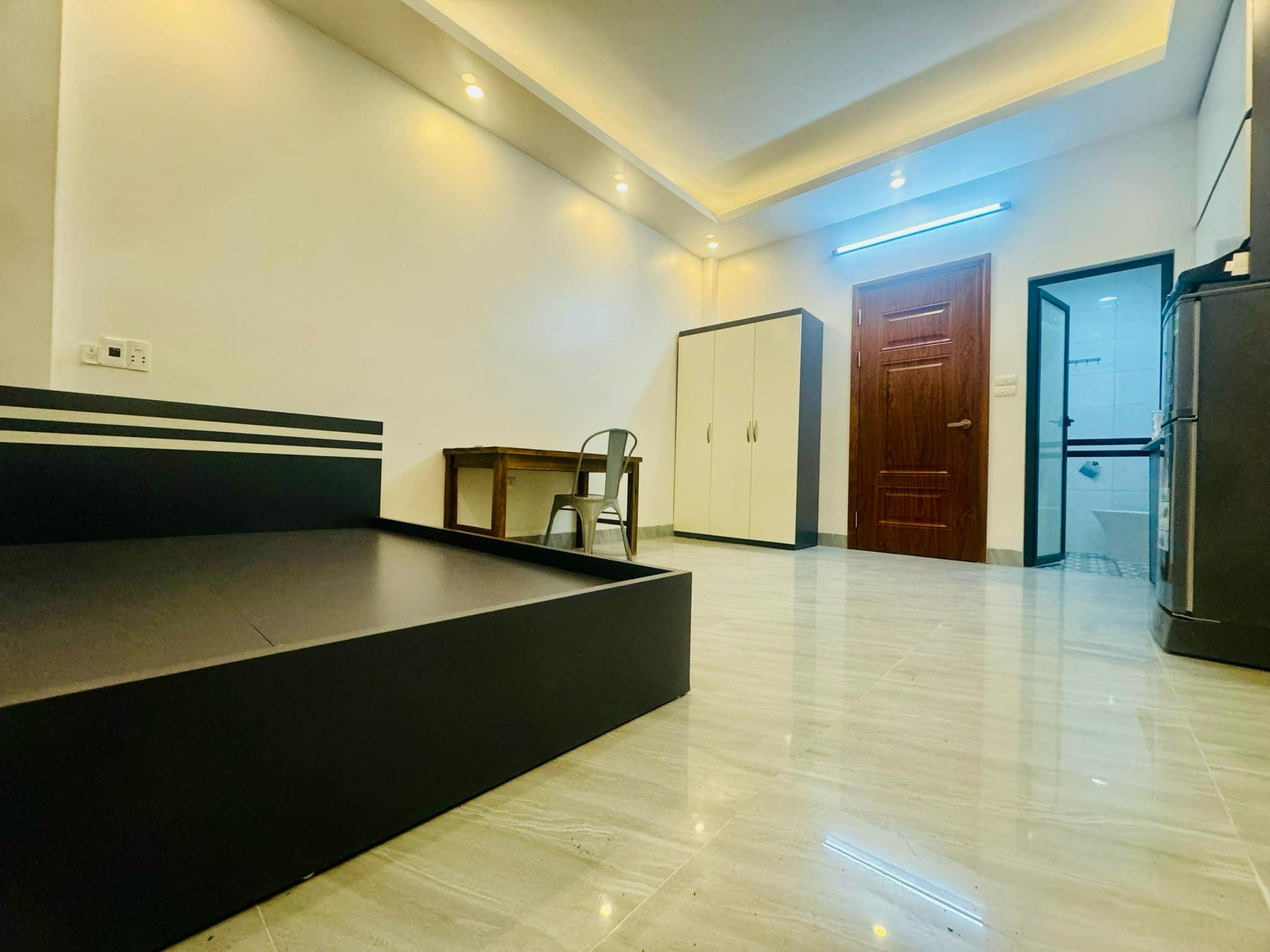 Nhà Nguyên Hồng 50m 6 tầng thang máy hơn 10m ra phố, kinh doanh, nhà mới full nội thất chỉ từ 9 tỷ