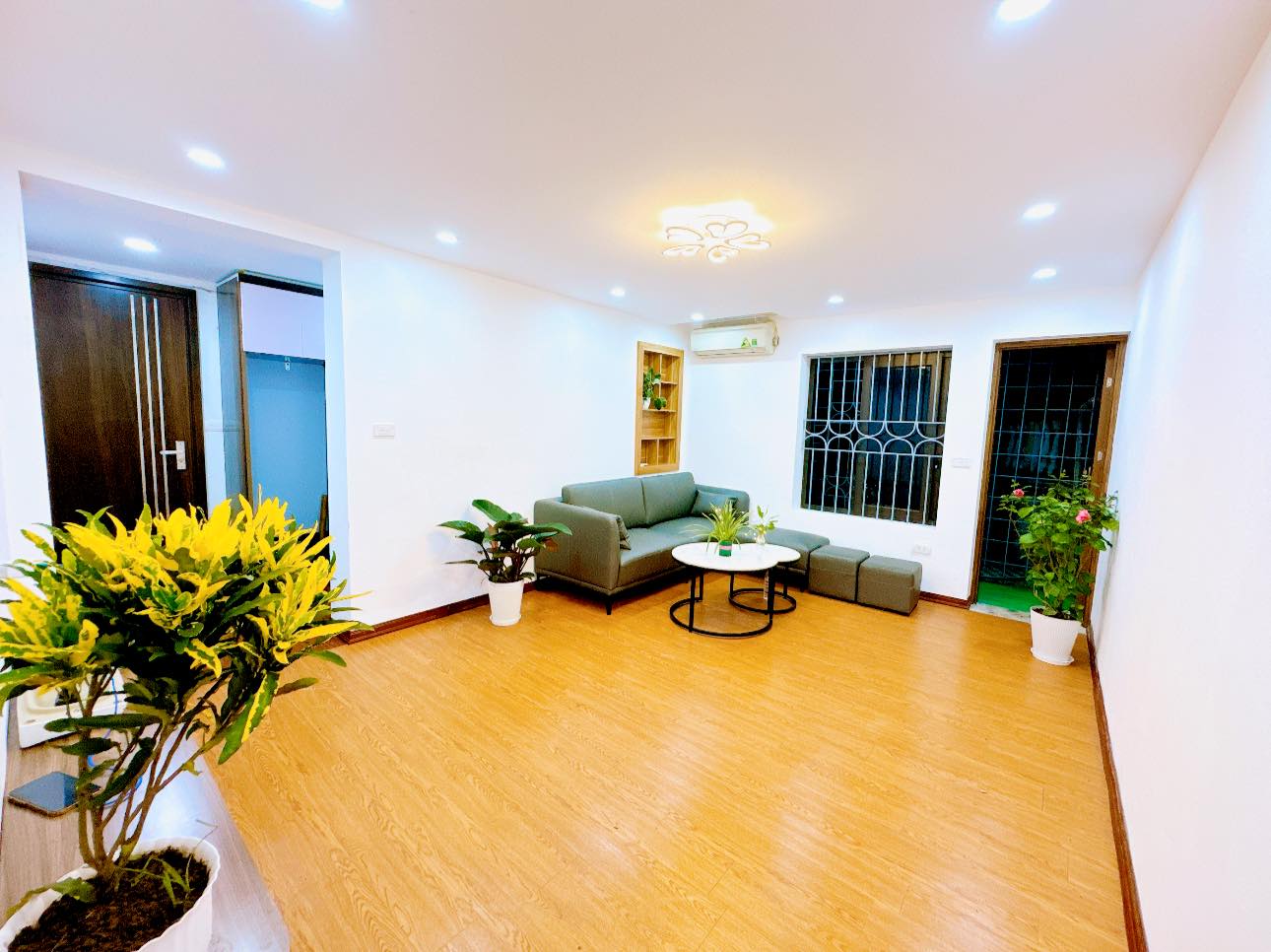 TẬP THỂ TÂN MAI, HOÀNG MAI LÔ GÓC 3 PHÒNG NGỦ , Ô TÔ ĐÕ CỬA, TẶNG FULL NỘI THẤT CHỈ HƠN 2 TỶ