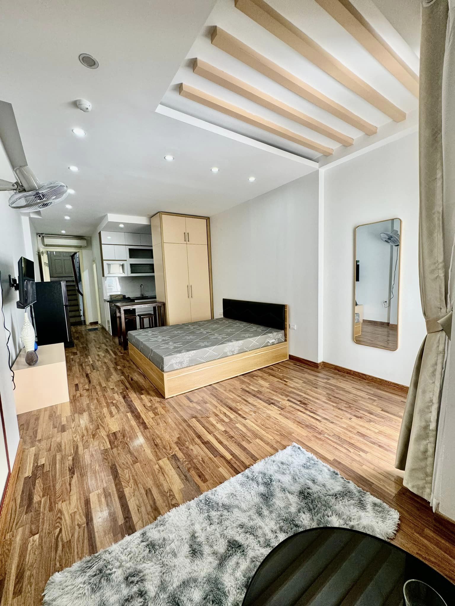 Bán nhà Mai Hắc Đế, 85m2, 5 tầng, mặt tiền gần 4m, giá 24.5 tỷ, đẹp mới, thang máy, kinh doanh nhỏ