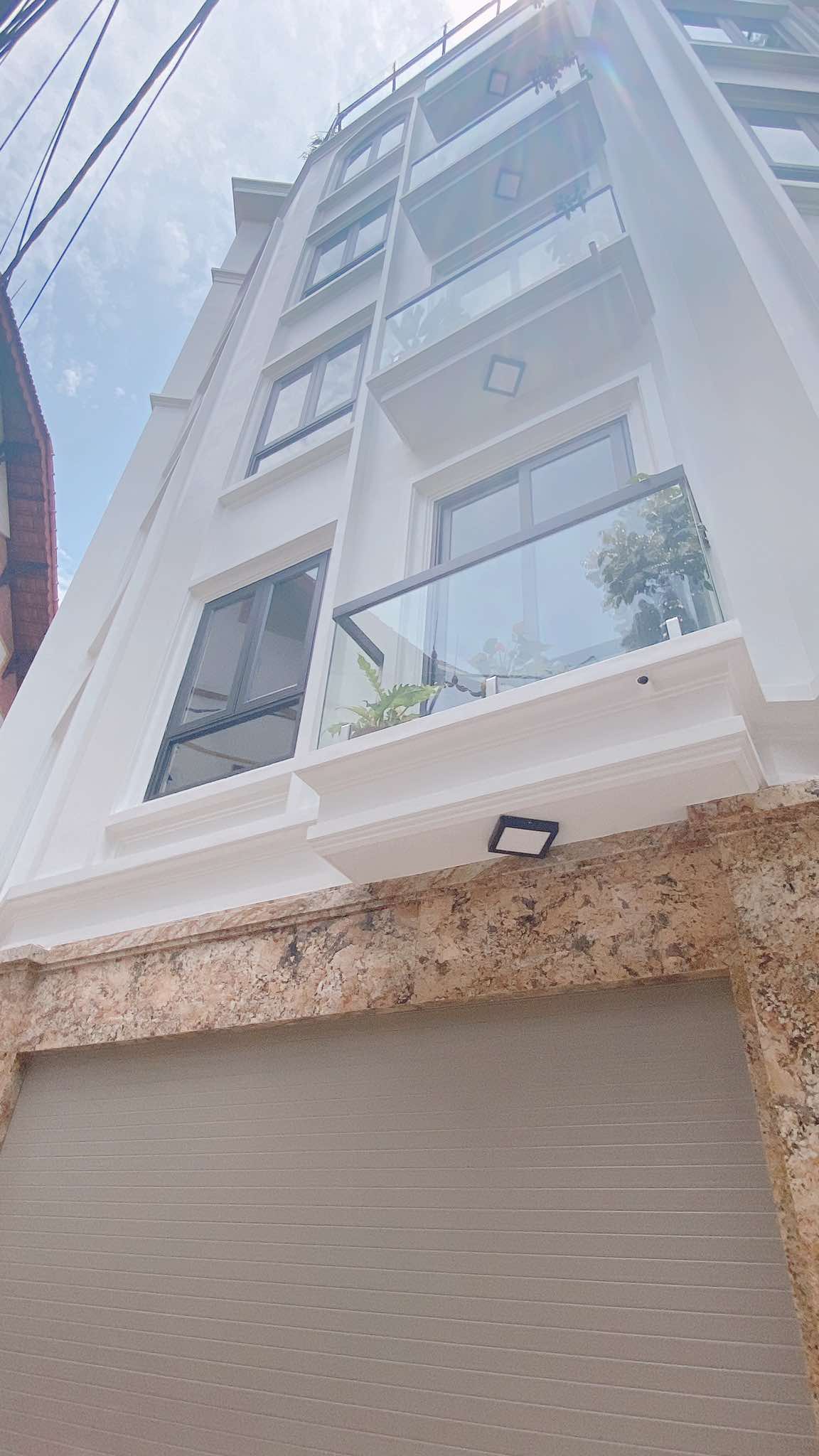 Bán căn nhà ngõ 344 Ngọc Thuỵ Long Biên, 40m 6 tầng giá nhỉnh 8 tỷ, thang máy,gara ô tô