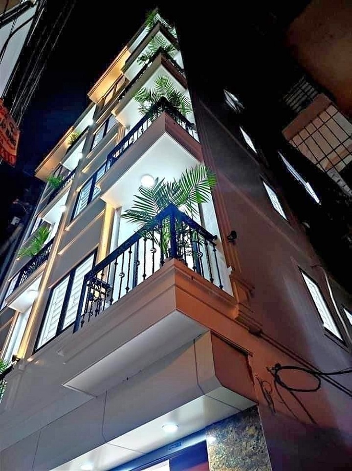 Bán nhà 6 tầng gần Nhà thờ lớn , trung tâm Hoàn Kiếm, kinh doanh sầm uất, giá chỉ hơn 400tr/m2