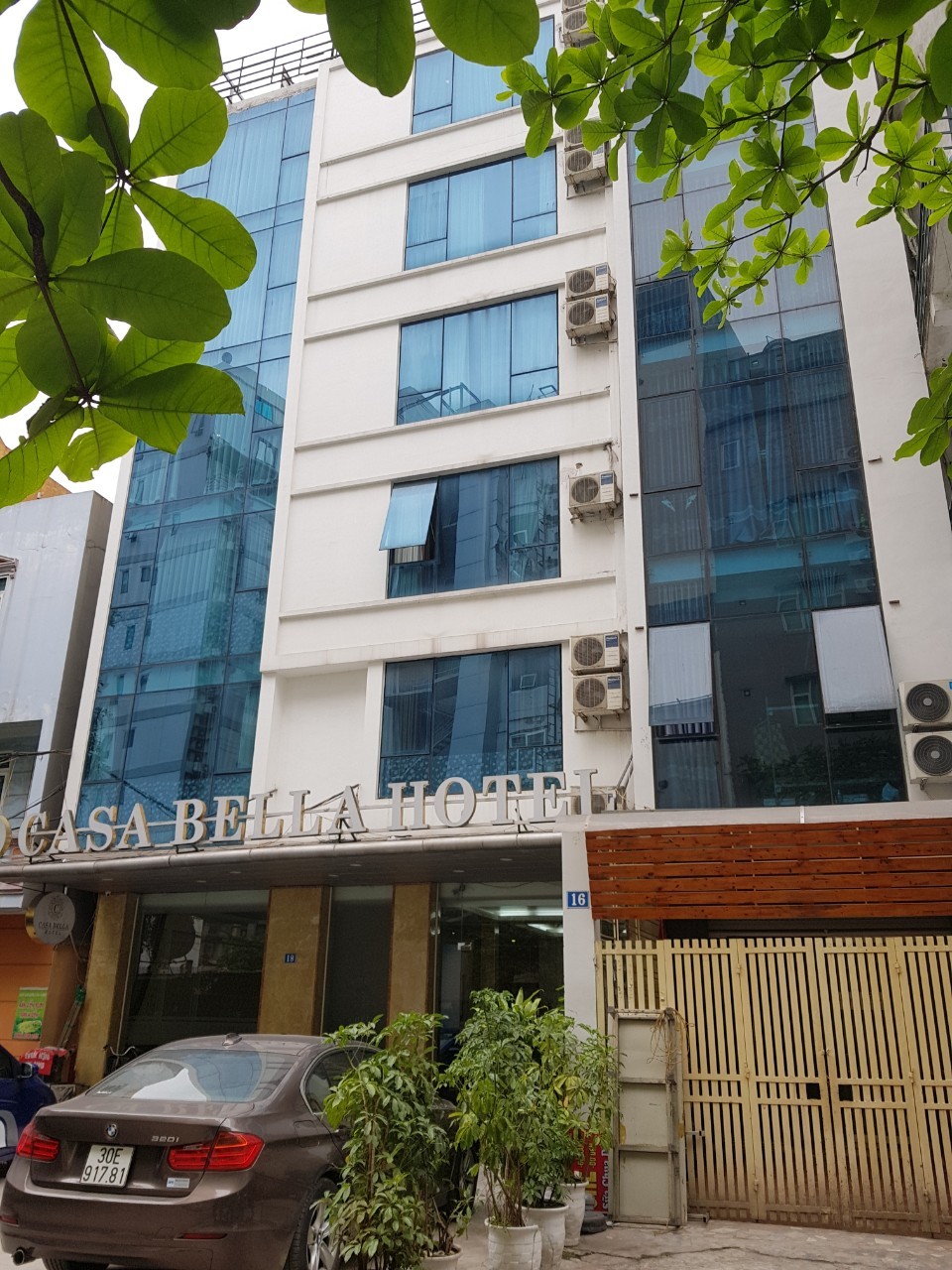 Bán nhà mặt phố Tô Ngoc Vân Tây Hồ 2 thoáng kinh doanh mặt tiền 8m.