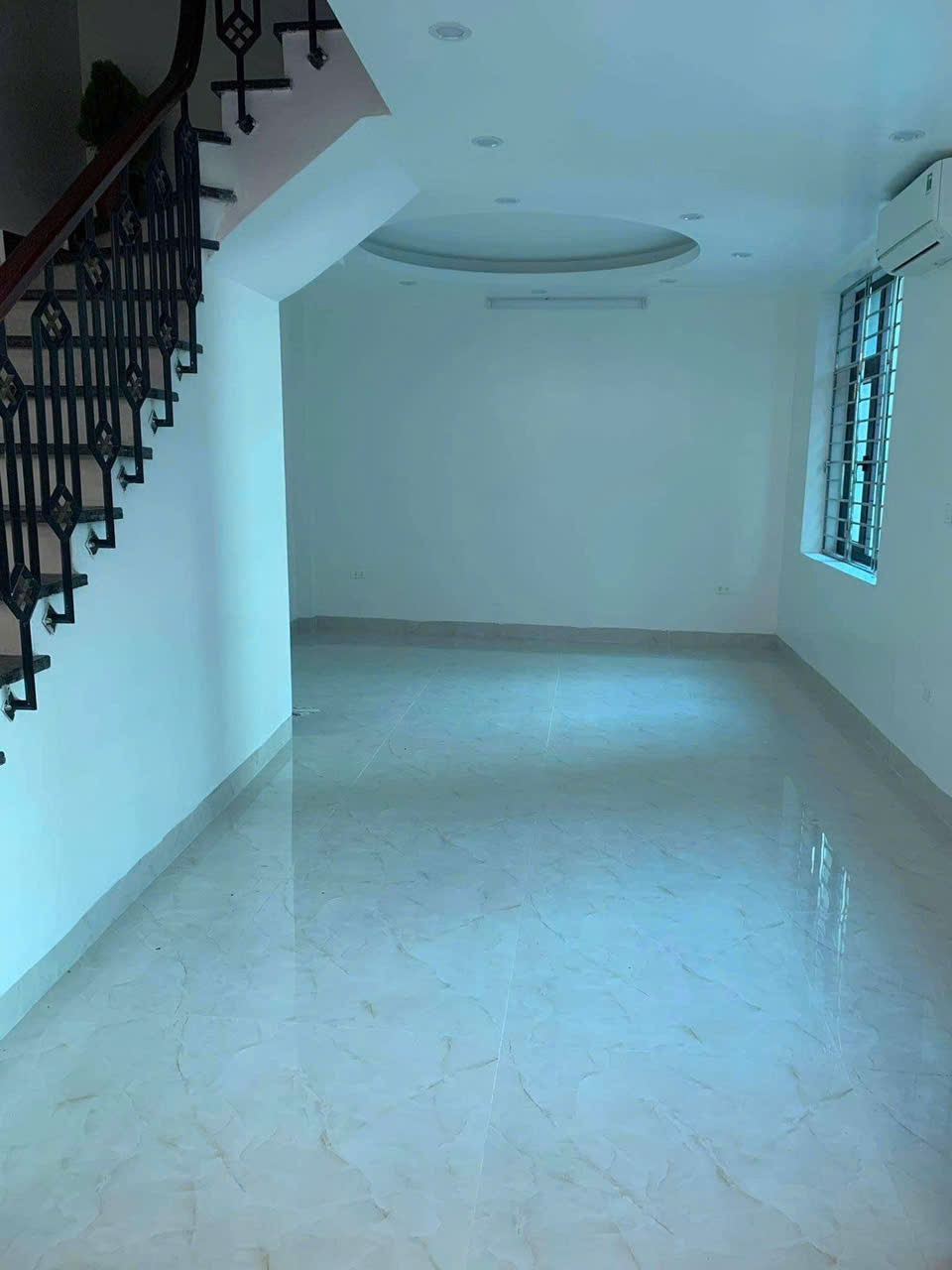 Cho thuê MBKD : Tầng 1,2 Ngõ 181 Trường chinh , 45 m2 x 2 tầng , Mt: 9 m , Giá 15 triệu ( có tl )