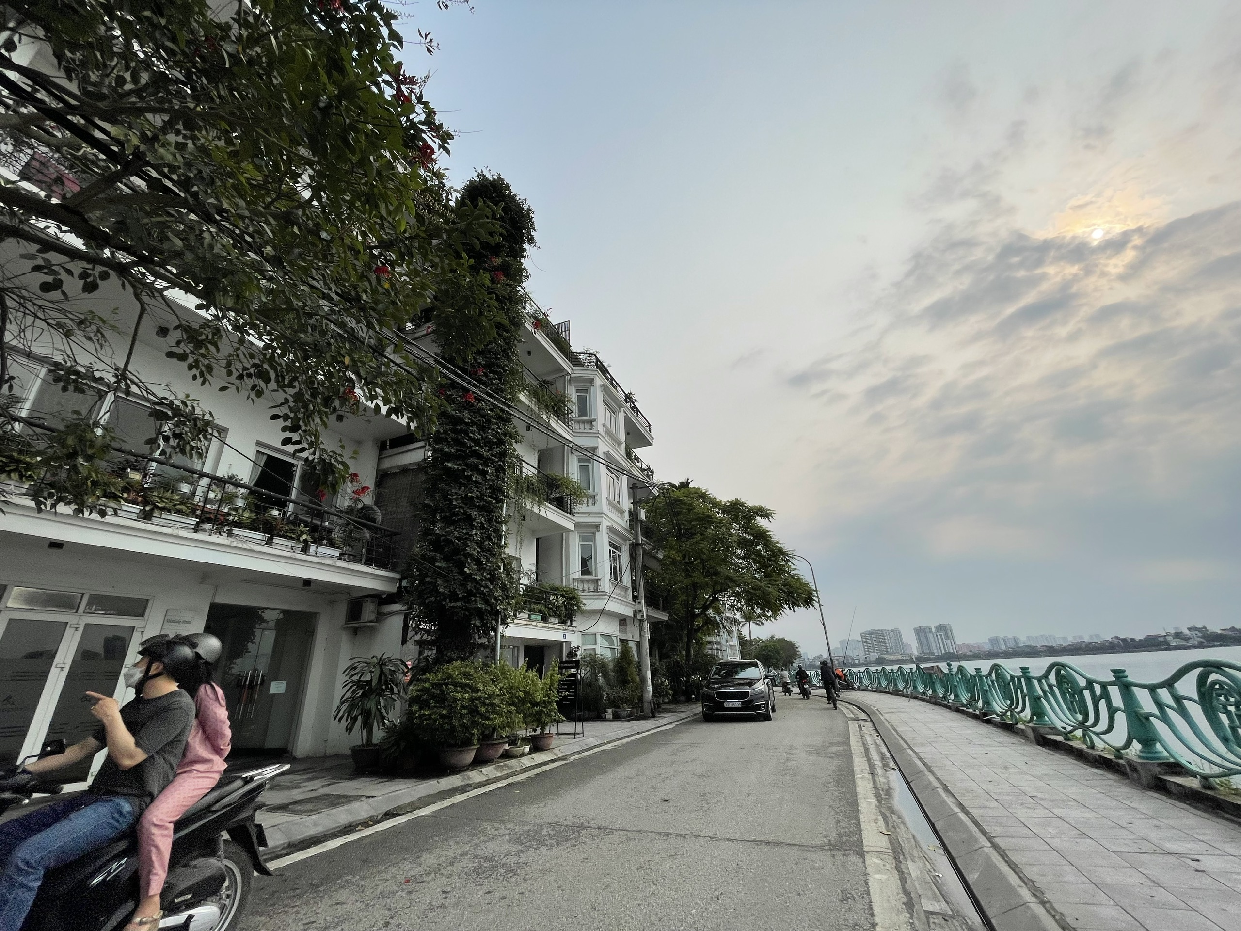 (HIẾM) (GẤP) Bán tòa nhà mặt phố Từ Hoa - Tây Hồ, view Hồ Tây, 220m2 x 6 tầng, mặt tiền rộng 9m, 170 tỷ