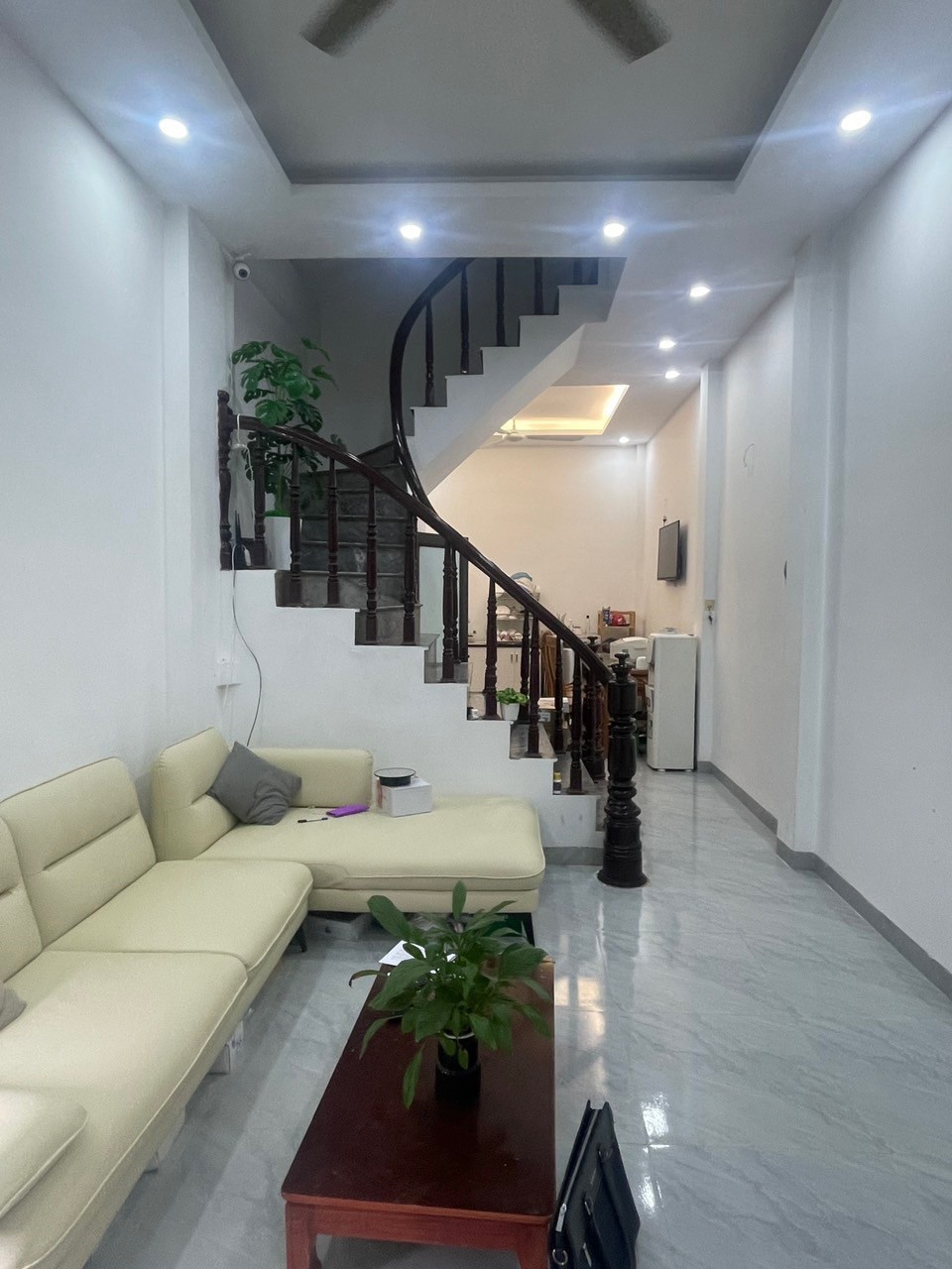 Căn góc, Ô tô 35m, Dân xây 3 năm, PHỐ Đoàn Thị Điểm- 0946383428