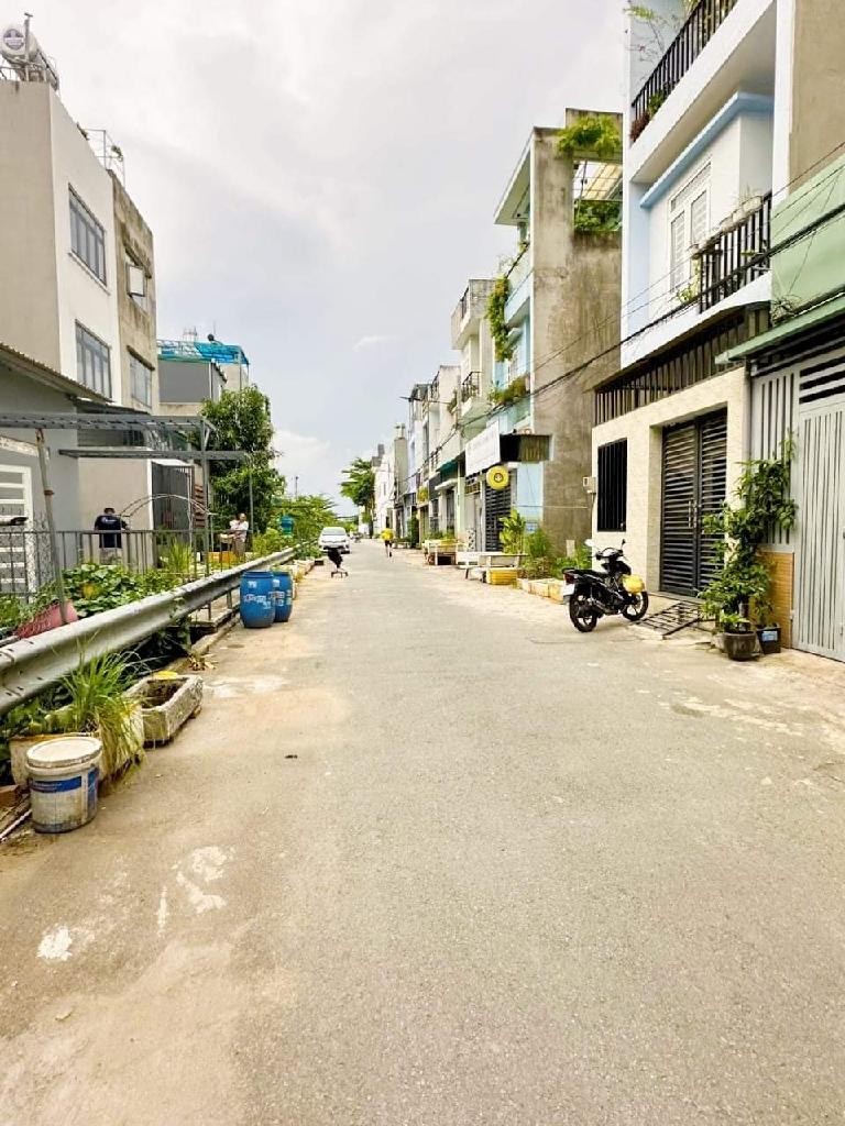 Ngô Chí Quốc- khu phân lô - hxh 6m - hoàn công đủ- 4x13.5m - 3 tầng 3pn nhỉnh 4 tỷ
