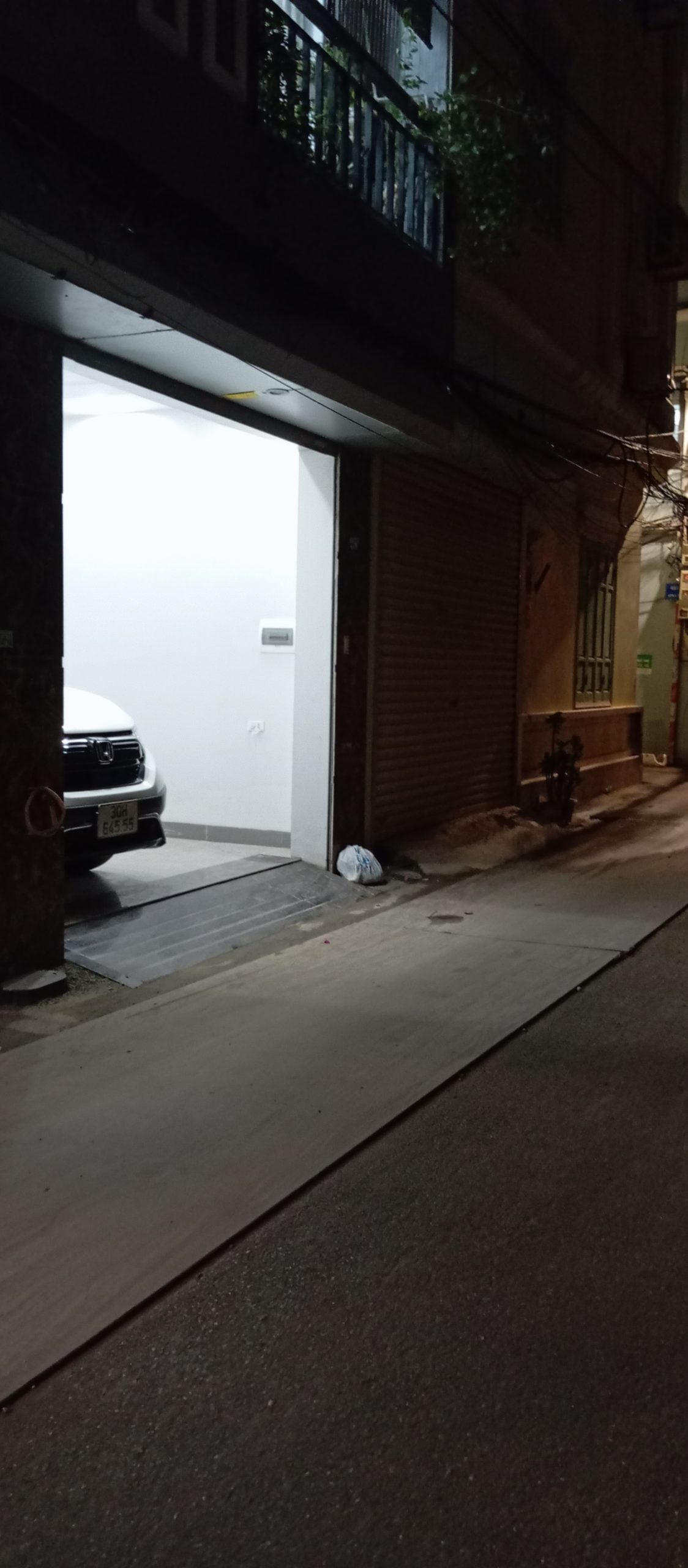 Bán Gấp Nhà Đội Cấn- Diện Tích 159m2- Giá 18,1Tỷ- Ô Tô- View Hồ