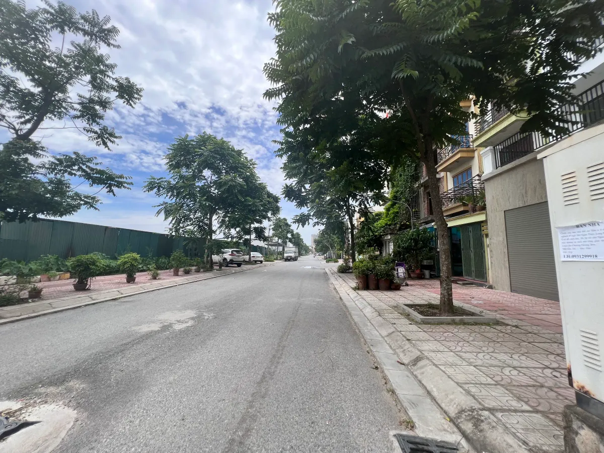 Hiếm !!! Đất Siêu Đẹp Mặt Phố Ngọc Thuỵ Long Biên, 125m2 MT5m, giá 25 tỷ,kinh doanh sầm uất