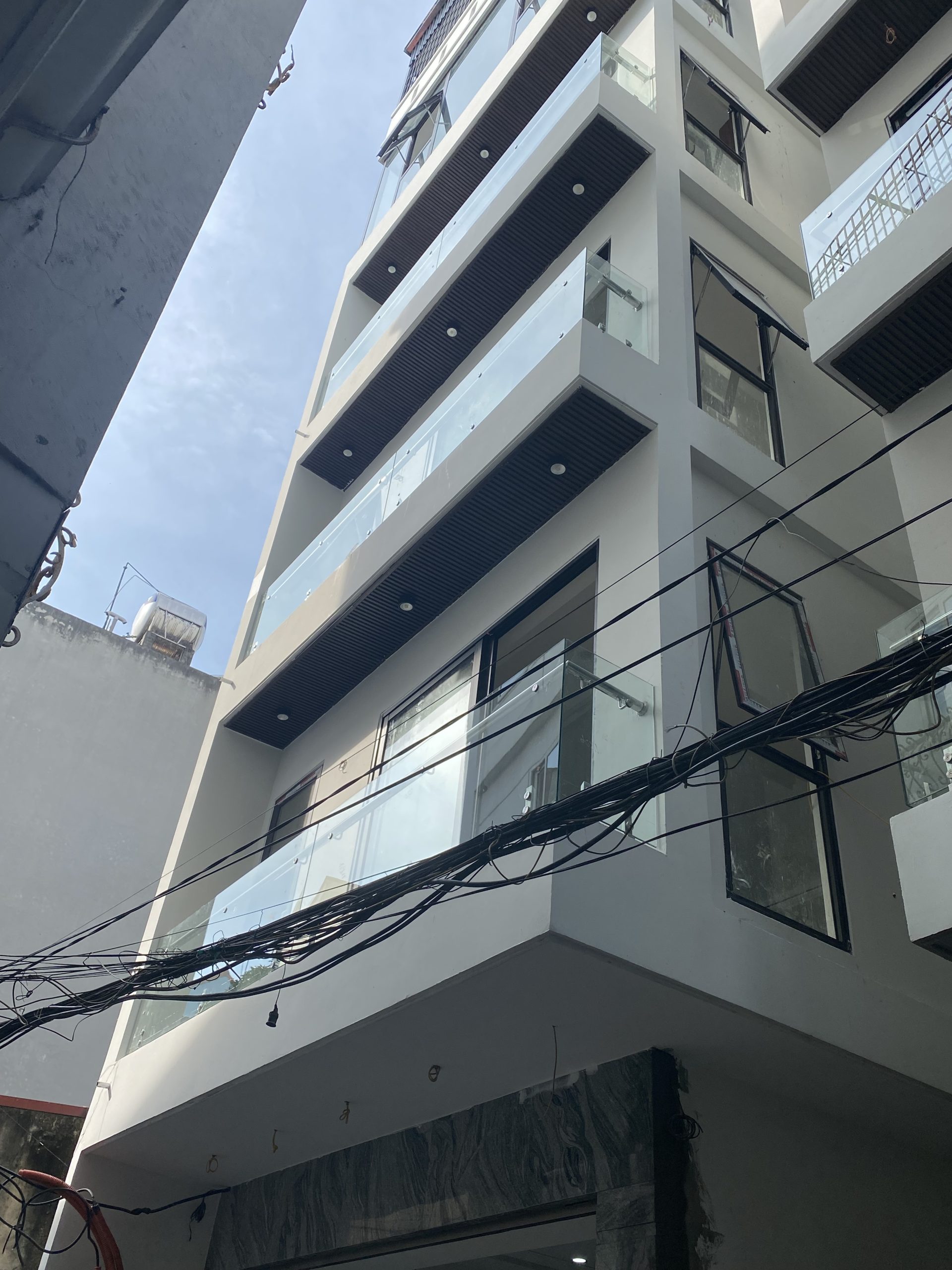 Nóng Như Kem!! Bán căn nhà gần mặt phố Ái Mộ 50m2 7 tầng MT5 m nhỉnh 12 tỷ thang máy, gara ô tô