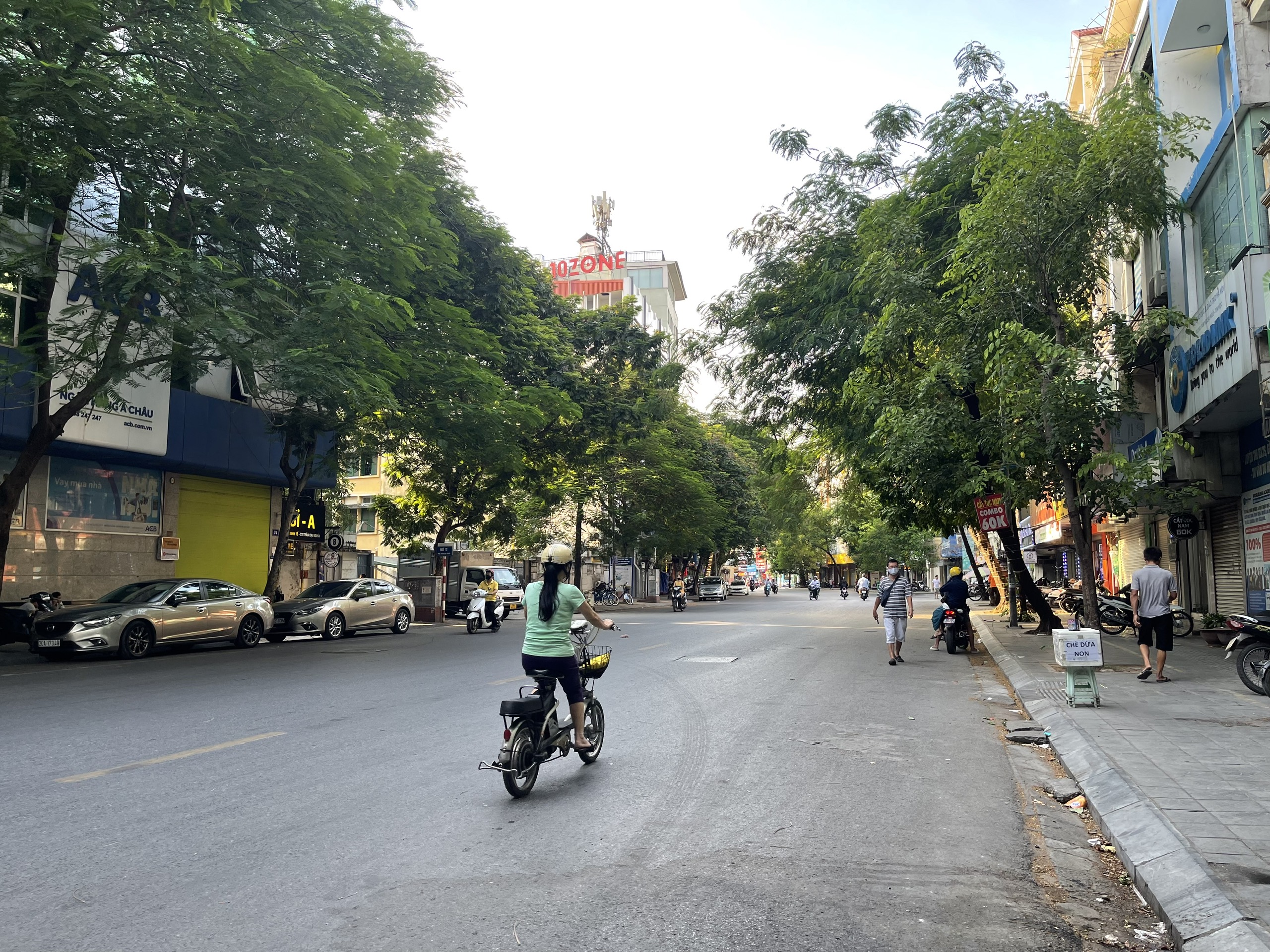 Bán nhà KINH DOANH mặt phố bở sông Set - Hai Bà Trưng, 2 thoáng, VỈA HÈ, 80m2, mặt tiền rộng, 25 tỷ