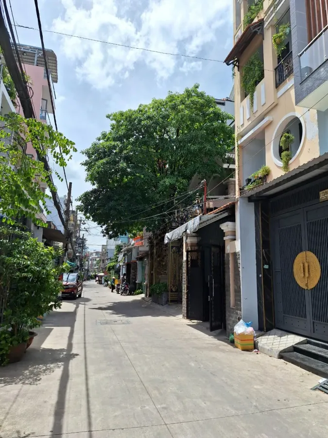 BÁN GẤP NHÀ GẦN ngay KDL Đầm Sen GIÁ NHỈN 11X TỶ