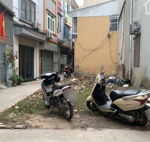 Vạn Phúc Thanh Trì cần bán mảnh đất 44m gần 4m Lô góc ô tô đỗ giá rẻ 2 tỷ loanh quanh