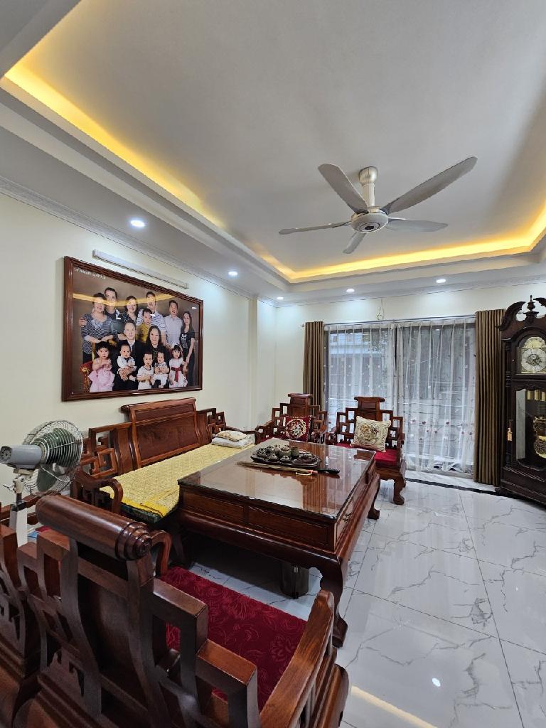 Bán nhà Hoàng Như Tiếp, Long Biên 80m2 x 6 tầng, dân xây, gara, thang máy, đủ nội thất