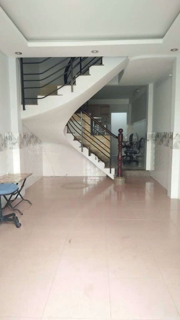 NHÀ HẺM 3 GÁC CMT8, 3.5x16m, 4 PHÒNG NGỦ, CÓ MÁY LẠNH