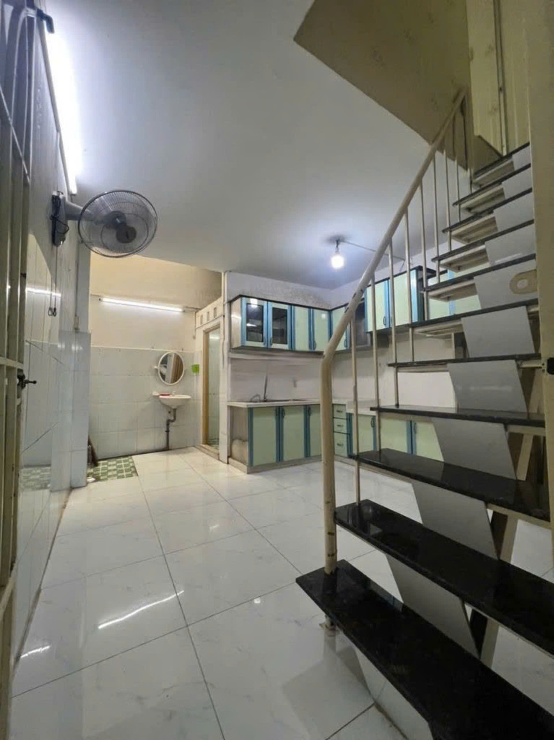 NHÀ HẺM XE HƠI ÂU CƠ, 4x16m, 3 PHÒNG, CHỈ 10 TRIỆU