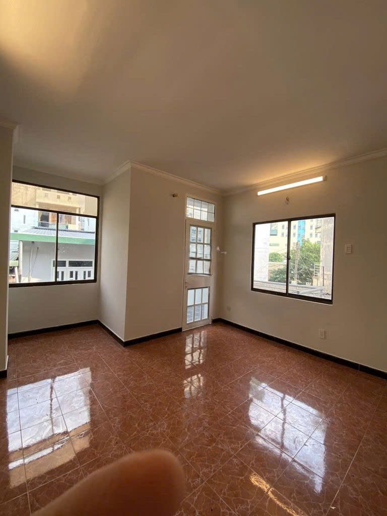 NHÀ HẺM XE HƠI BÀNH VĂN TRÂN, 4x10m, 2 PHÒNG NGỦ