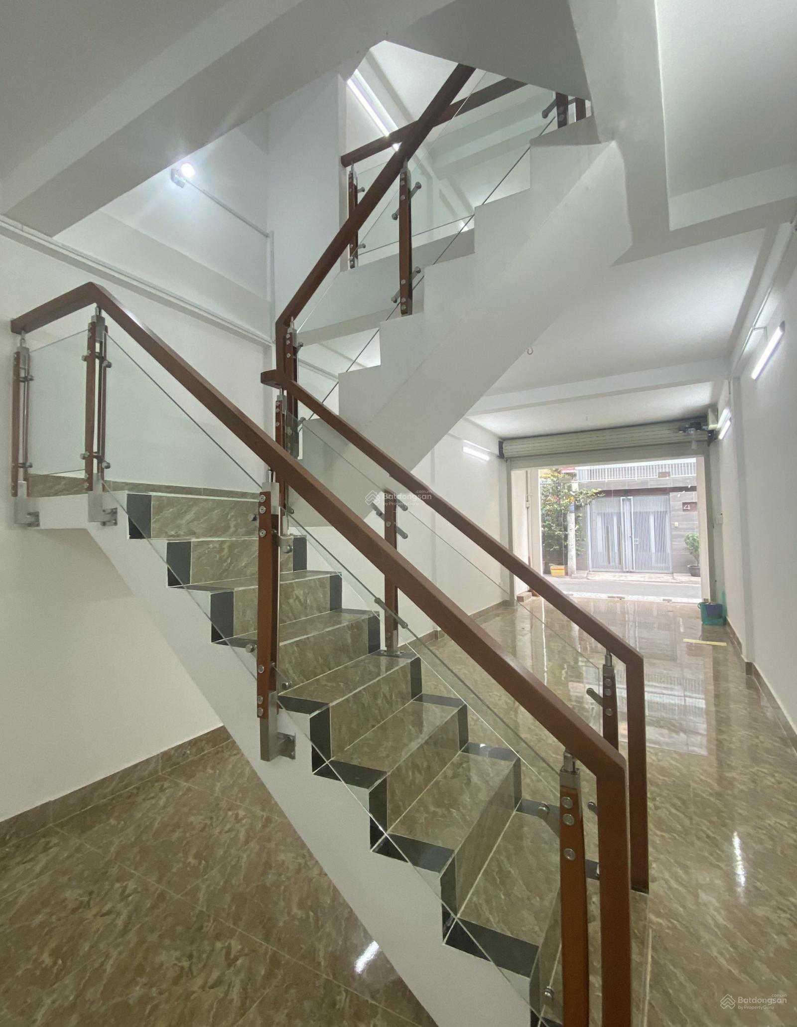 Nhà hẻm 10 mét Sư Vạn Hạnh, gần Vạn Hạnh Mall, 3 tầng 4 phòng