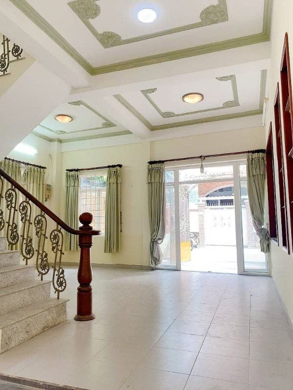 NHÀ GÓC 2 MT TRƯƠNG HOÀNG THANH, 6X12M, 4 PHÒNG NGỦ